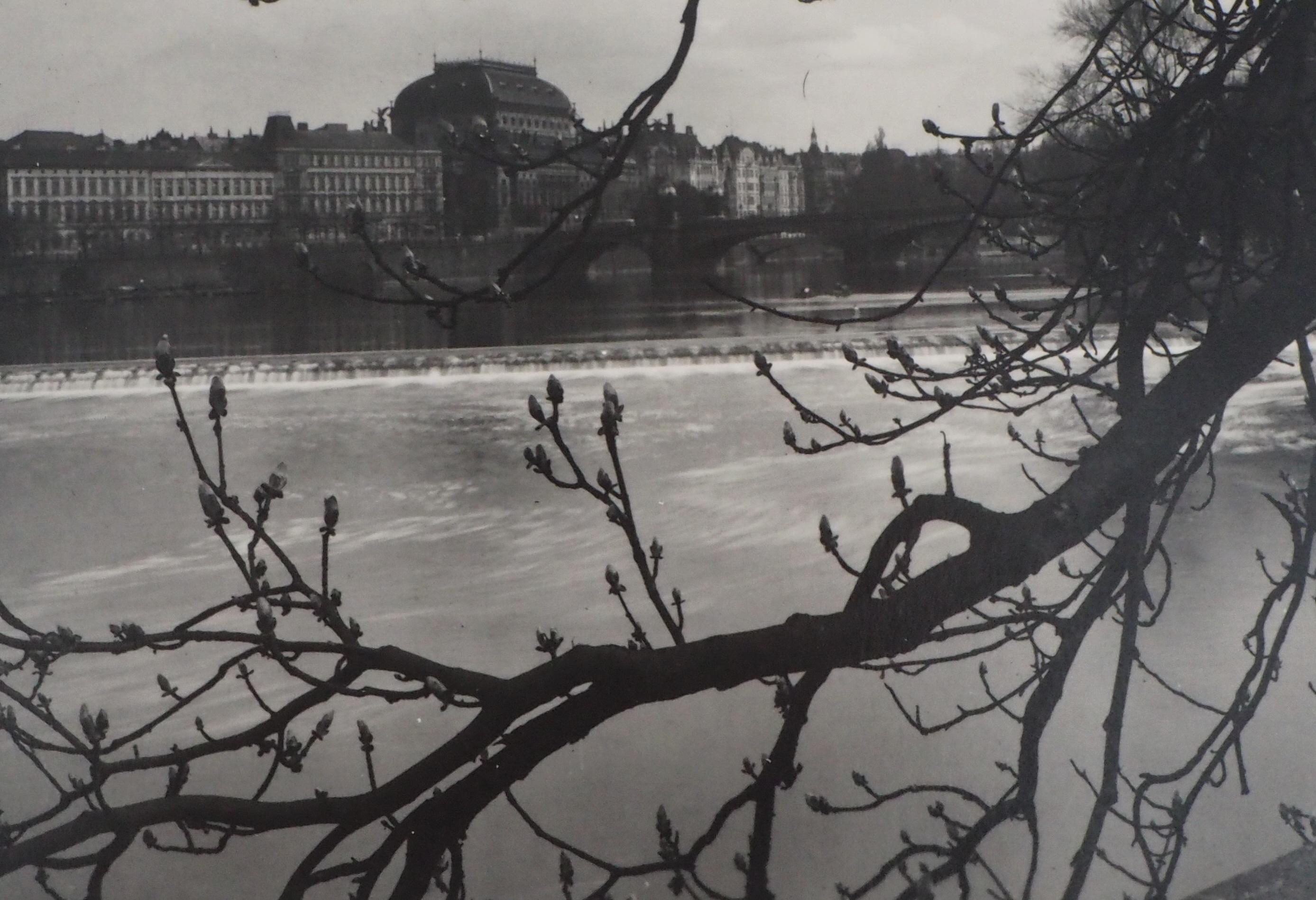 Josef Sudek
Prague : National Theatre, 1963

Original gelatin silver print
Hand signed in pencil in the lower right corner (see picture)
17 x 23 cm (c. 6.7 x 9 in)
Countersigned, dated and dedicated on the back (see picture)

INFORMATION : This