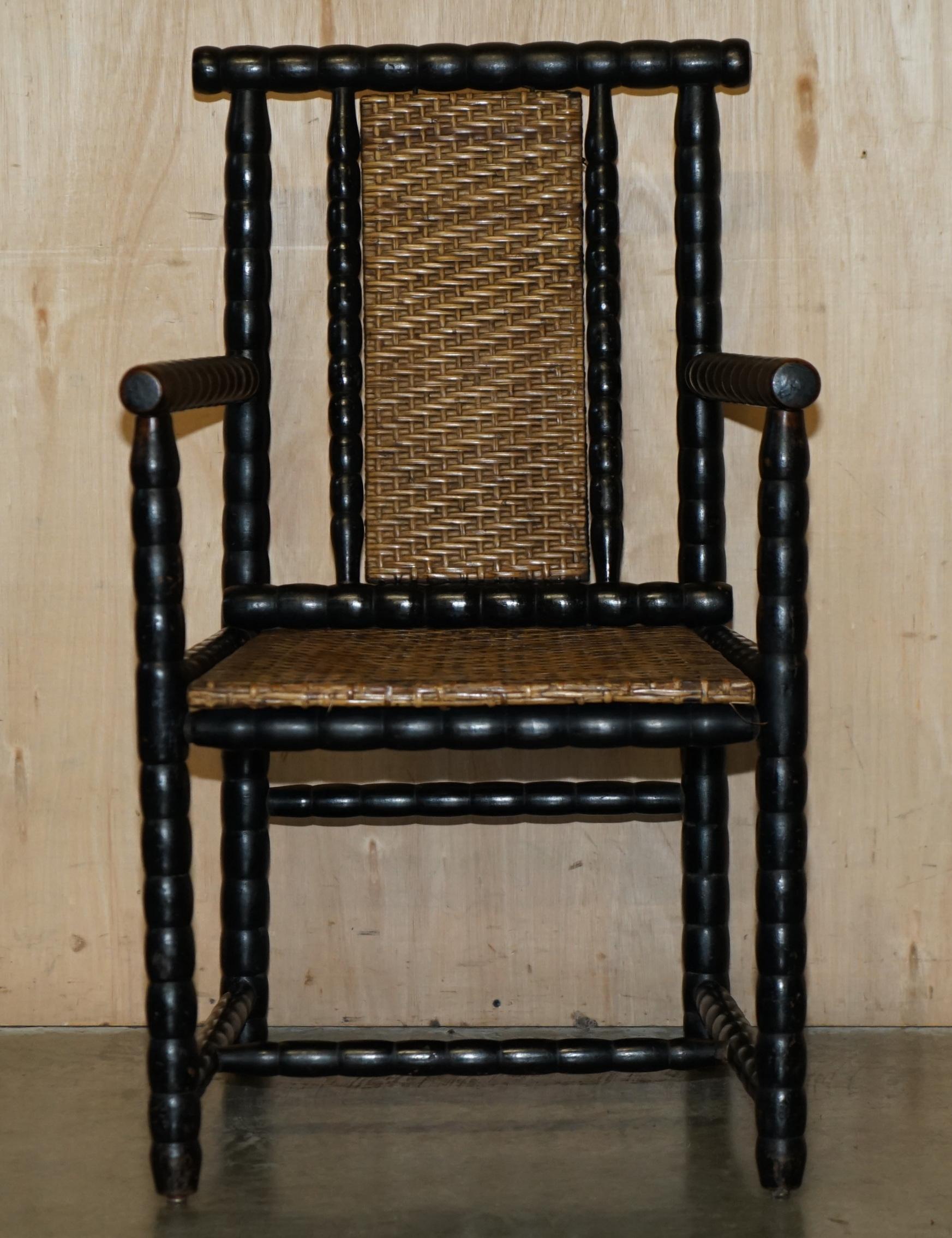 Antigüedades de la Casa Real

Royal House Antiques se complace en poner a la venta este sillón excepcionalmente raro, con asiento Rush de madera de arce y ebonizado, diseñado por Josef Zotti y fabricado por Prag Rudniker hacia 1911.

Por favor,