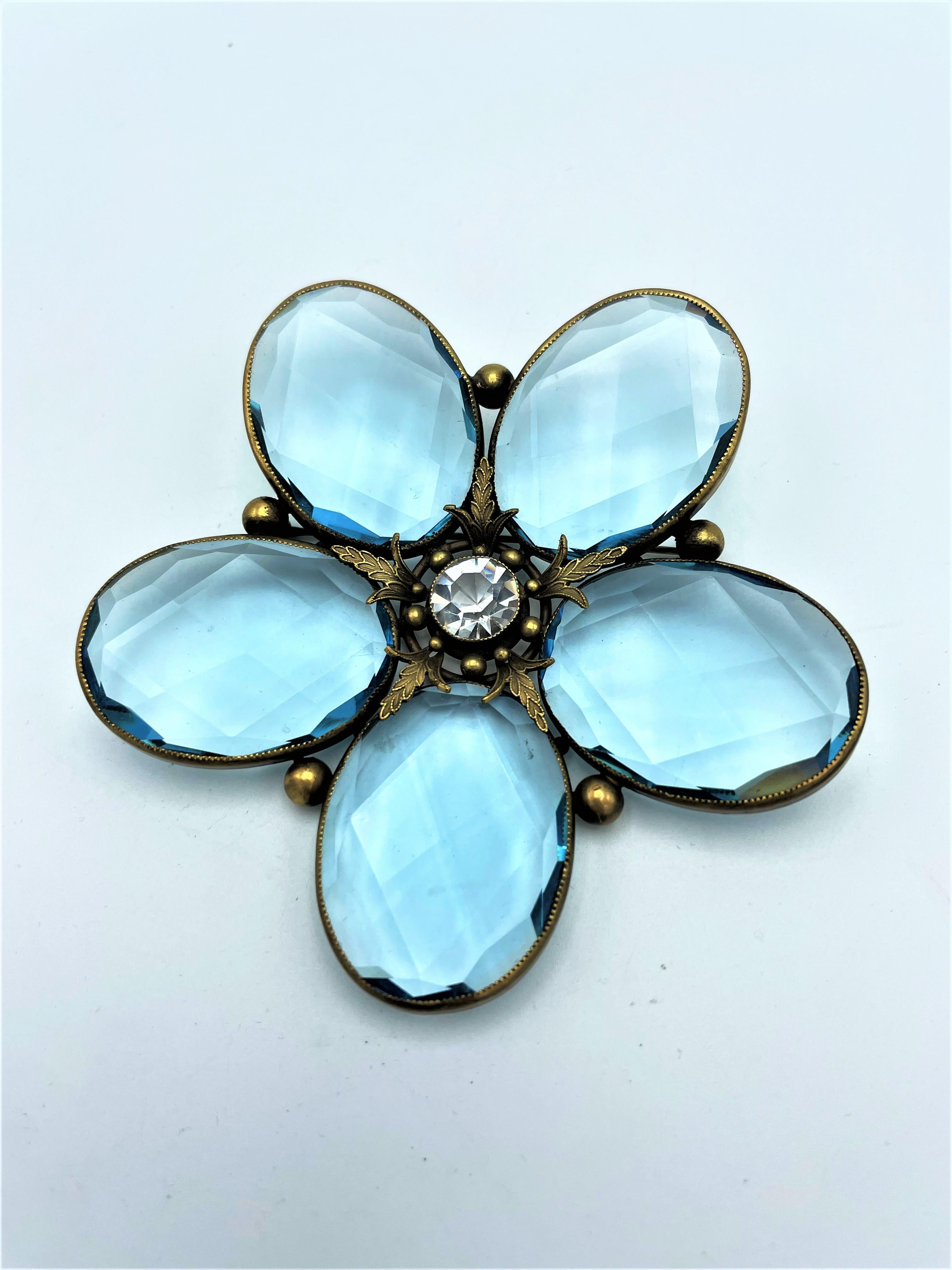 About
Joseff of Hollywood stunning flower brooch with 5 aqua crystal petals, central cluster of large cut rhinestone and small brass  leaves between the petals. A very rare piece for the Joseff collector. 

Measurement: Hight 9,5 cm x 9 cm, signed