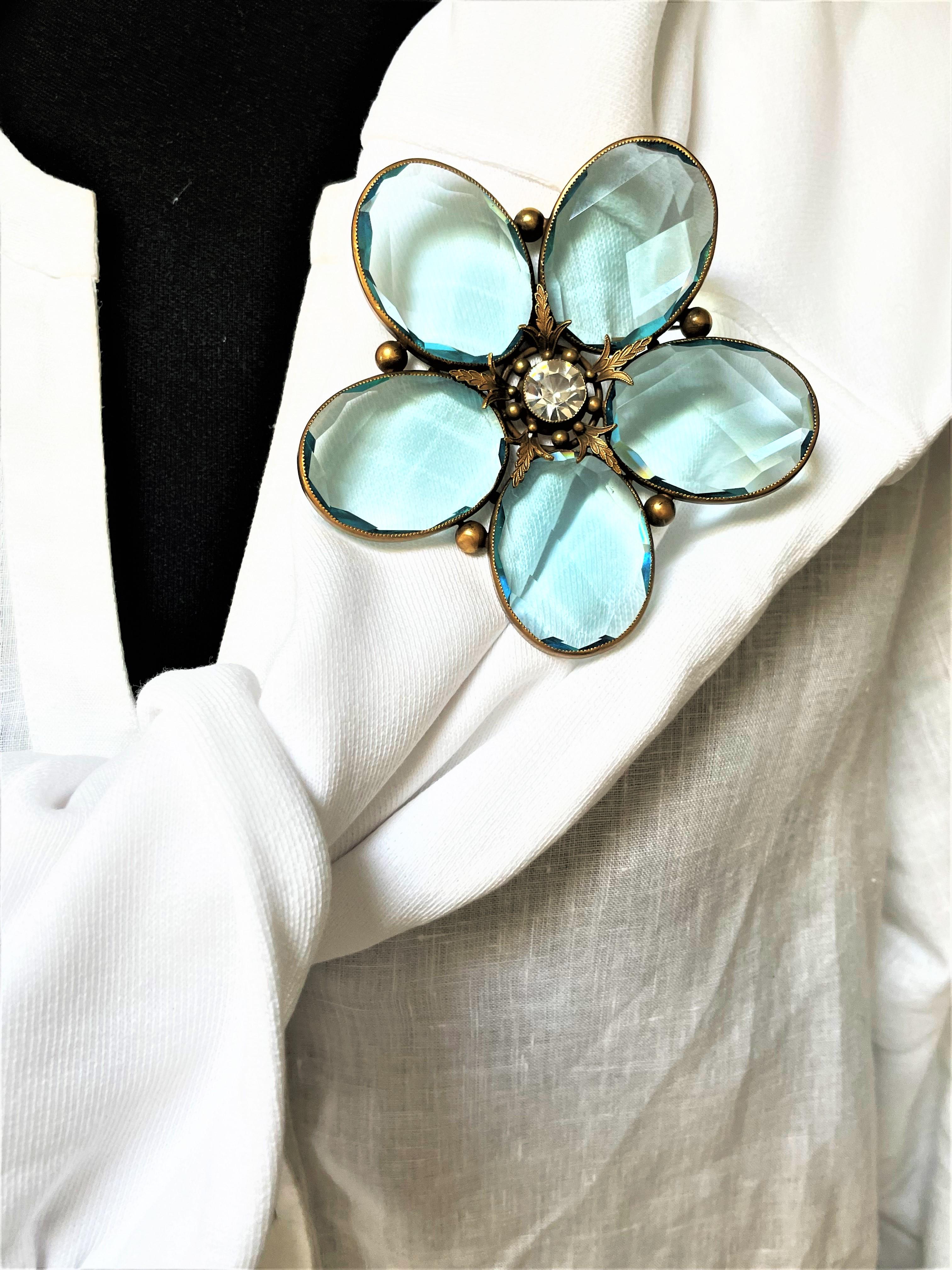 Oval Cut Joseff of Hollywood flower brooch, aqua crystal petals, rhinest brass, 1950s USA For Sale