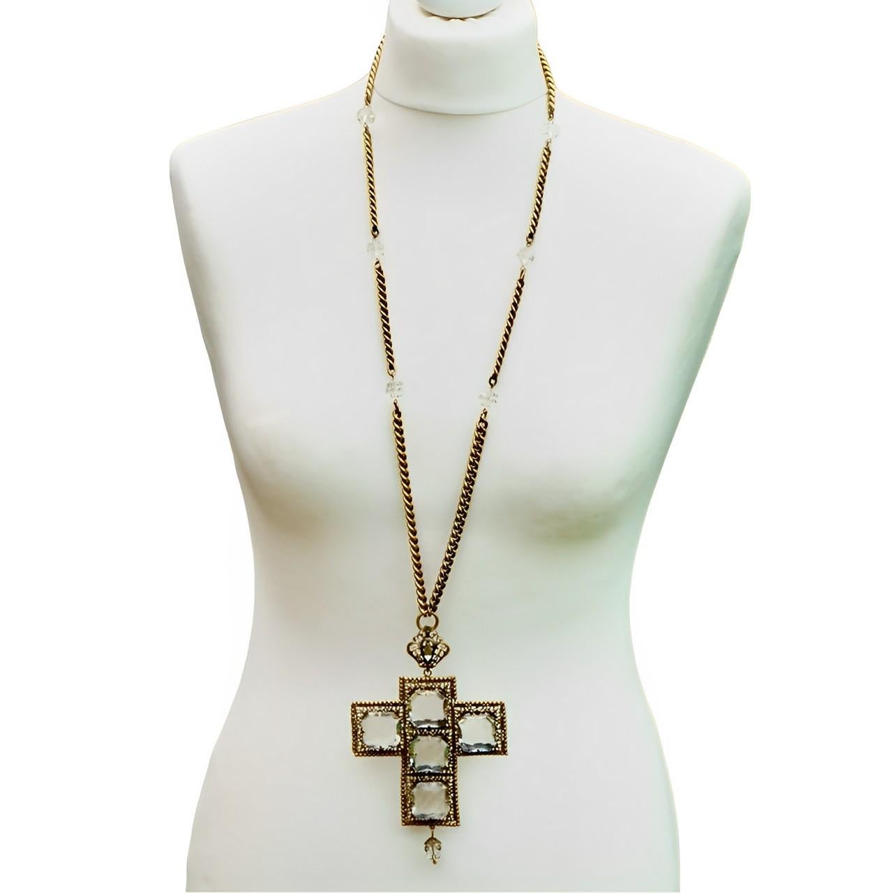 Joseff of Hollywood Collar con Cruz de Cristal Transparente Chapado en Oro Años 30 en venta 2