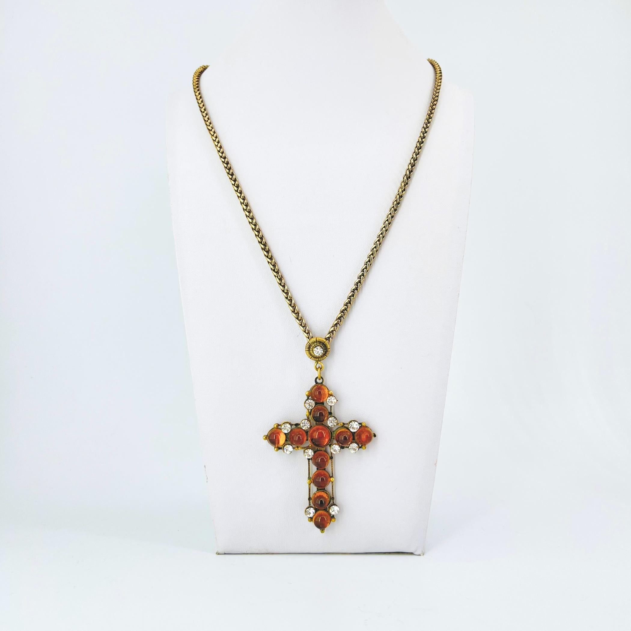 Classic & Brilliant Cross necklace with stacked Amber Cabochons and Vivid Clear Rhinestones with the Original Chain & Closure, all in Very Good Vintage Condition with some light patina to the metals.

Cross W 2 3/8 by H 3 3/16 in.
Chain L 25
