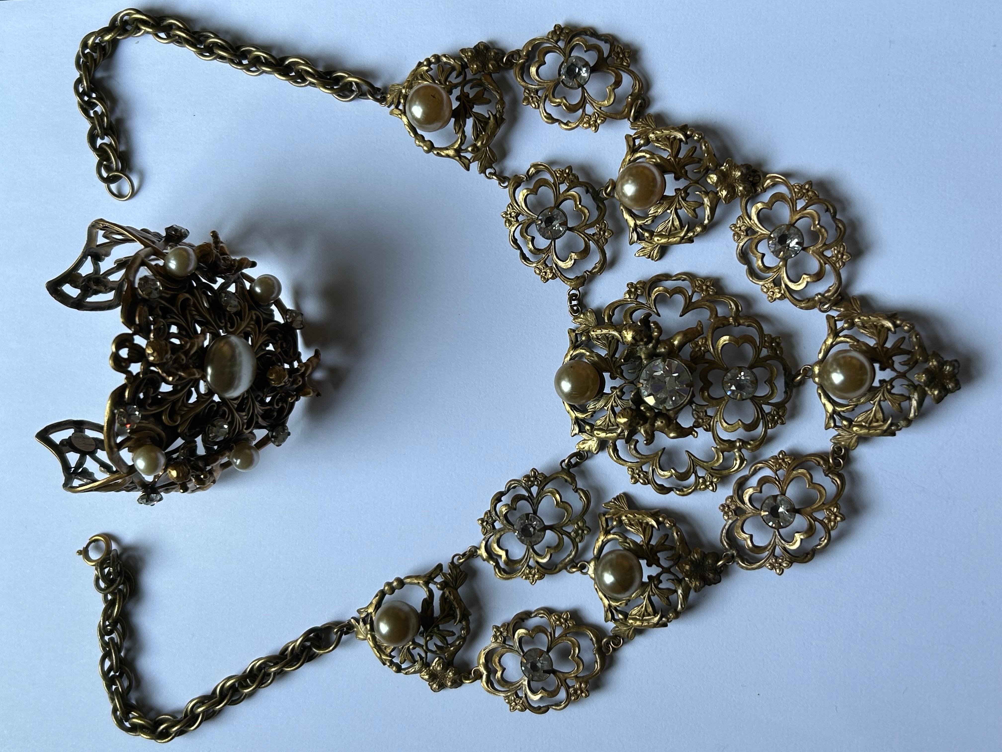 Vintage Joseff Of Hollywood Stunning Necklace And Bracelet rare Set.

Both pieces In aged gold metal finish . Some
Slight tarnishing here and there on the necklace. Some small marks on the faux pearls on necklace.

This is a truly magnificent 1950s