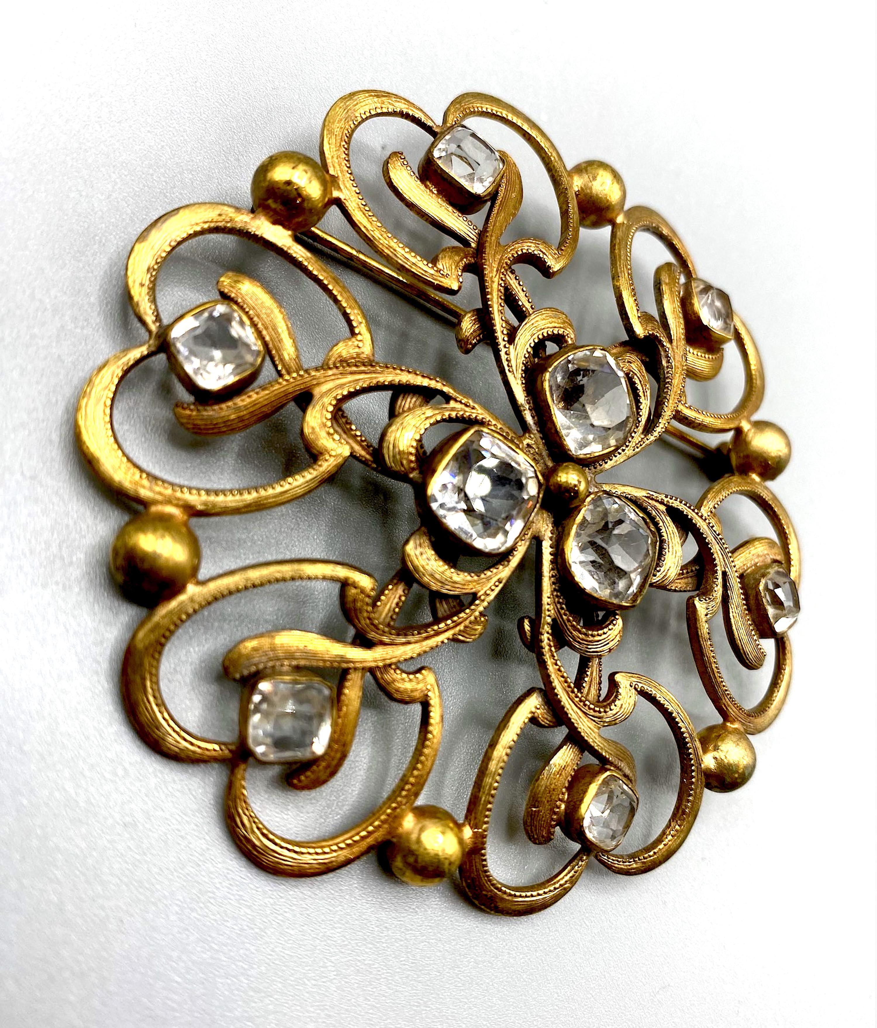 Joseff of Hollywood Russian Gold and Crystal Round Brooch In Good Condition For Sale In New York, NY