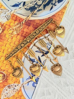 JOSEFF OF HOLLYWOOD – Vintage-Anhänger in Form eines großen goldenen Herzens mit Pfeil und Weinreben