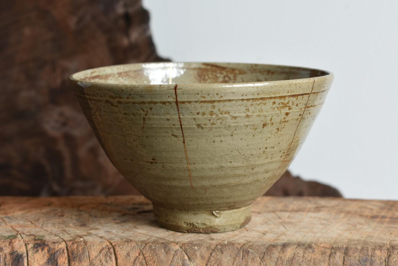 Joseon Dynasty Antique Tea Bowl/1600s/Beautiful Kintsugi Bowl/Wabisabi Pottery In Good Condition In Sammu-shi, Chiba