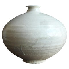 Joseon Dynasty white porcelain jar / 15th-16th century / excavated flower vase