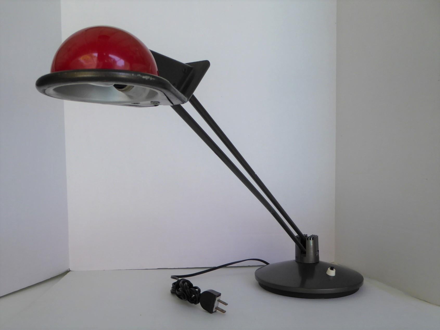 Josep Lluscà for Metalarte Post Modern Anade Side / Desk Lamp 1985 Spain In Good Condition For Sale In Miami, FL