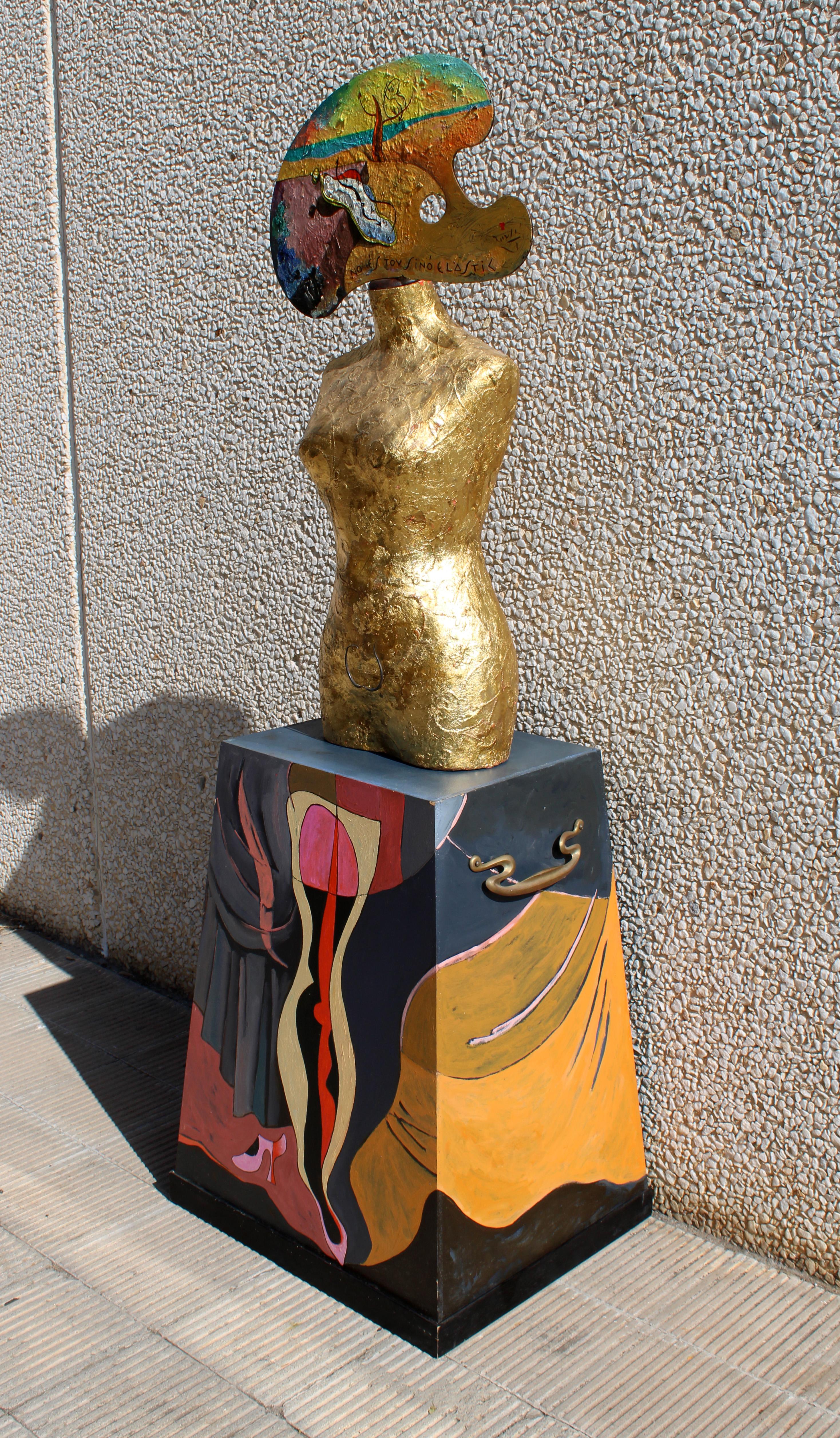 Dalidor - Año 2003 - Grupo escultórico - Beige Abstract Sculpture by Josep María Rosselló