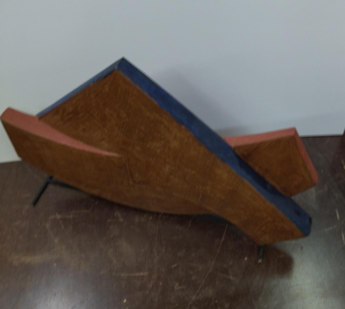 Codina Corona.   Boot   la barca  Originale realistische Holzskulptur – (Braun), Abstract Sculpture, von Josep Maria Codina Corona