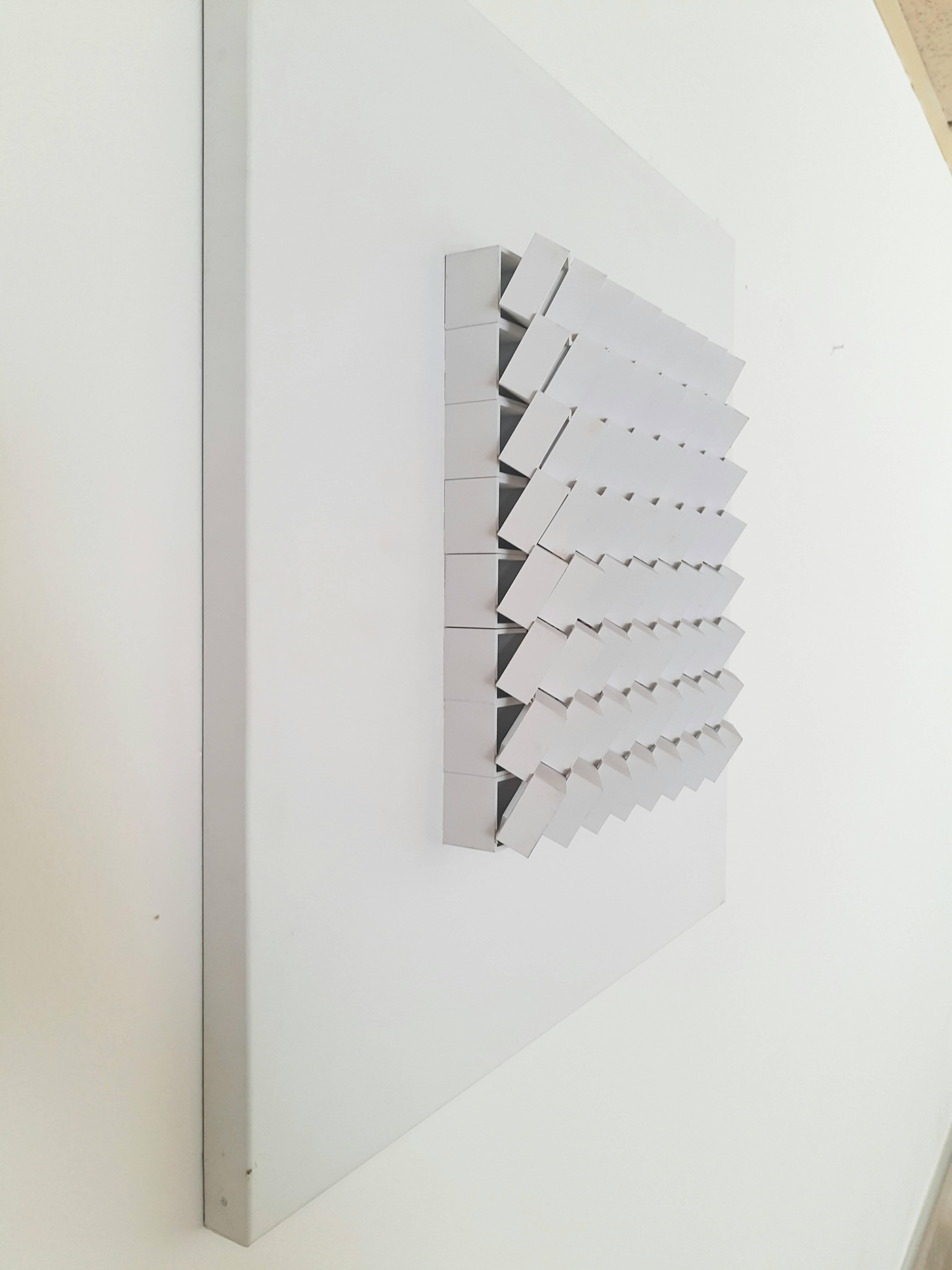Beautiful and rare Josep Navarro wall sculpture edited by Disform Barcelona manufactured in 1974. Metal structure and aluminium. In very good vintage condition.