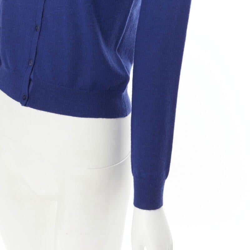 Pull cardigan JOSEPH 100 % cachemire bleu cobalt à boutons sur le devant S en vente 1
