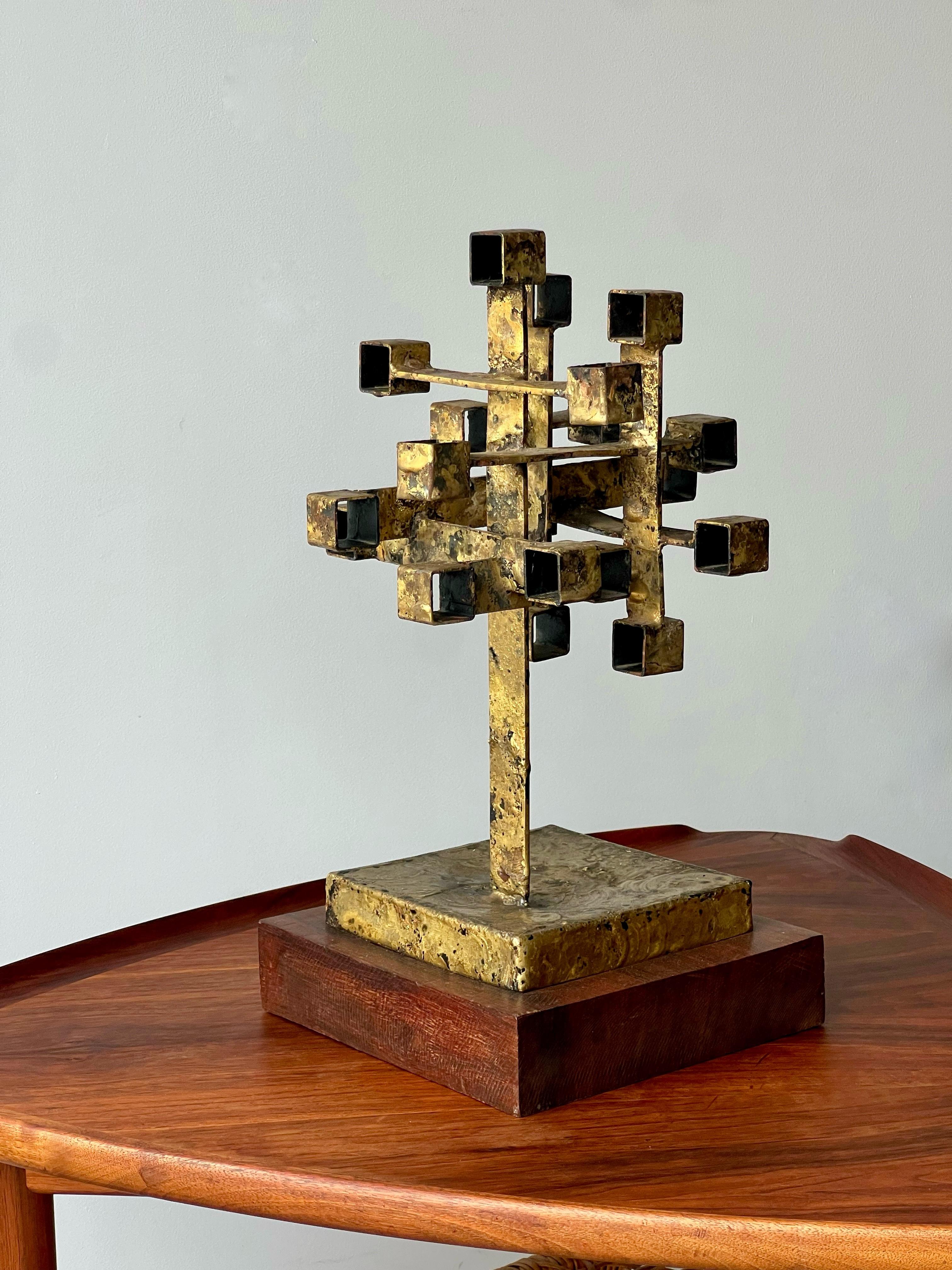 Scultura astratta in ottone di Joseph A. Burlini, datata 1967 in vendita 1