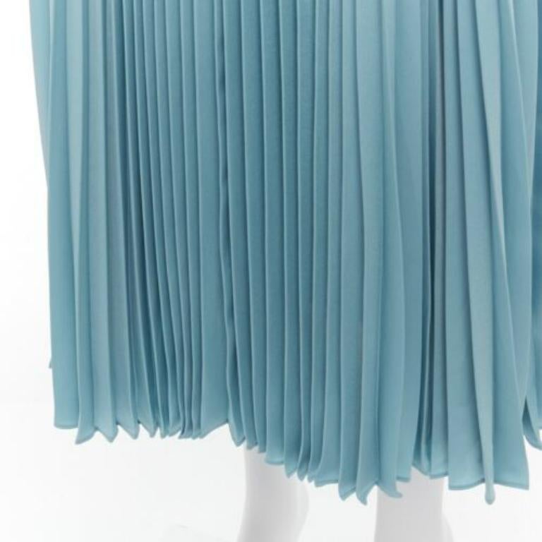 JOSEPH Abbot blue accordion pleats center seam round table skirt FR34 XS
Reference: SNKO/A00311
Brand: Joseph
Model: Abbot
Material: Polyester
Color: Blue
Pattern: Solid
Closure: Zip
Extra Details: Side zip detail. Center front and back seam.
Made