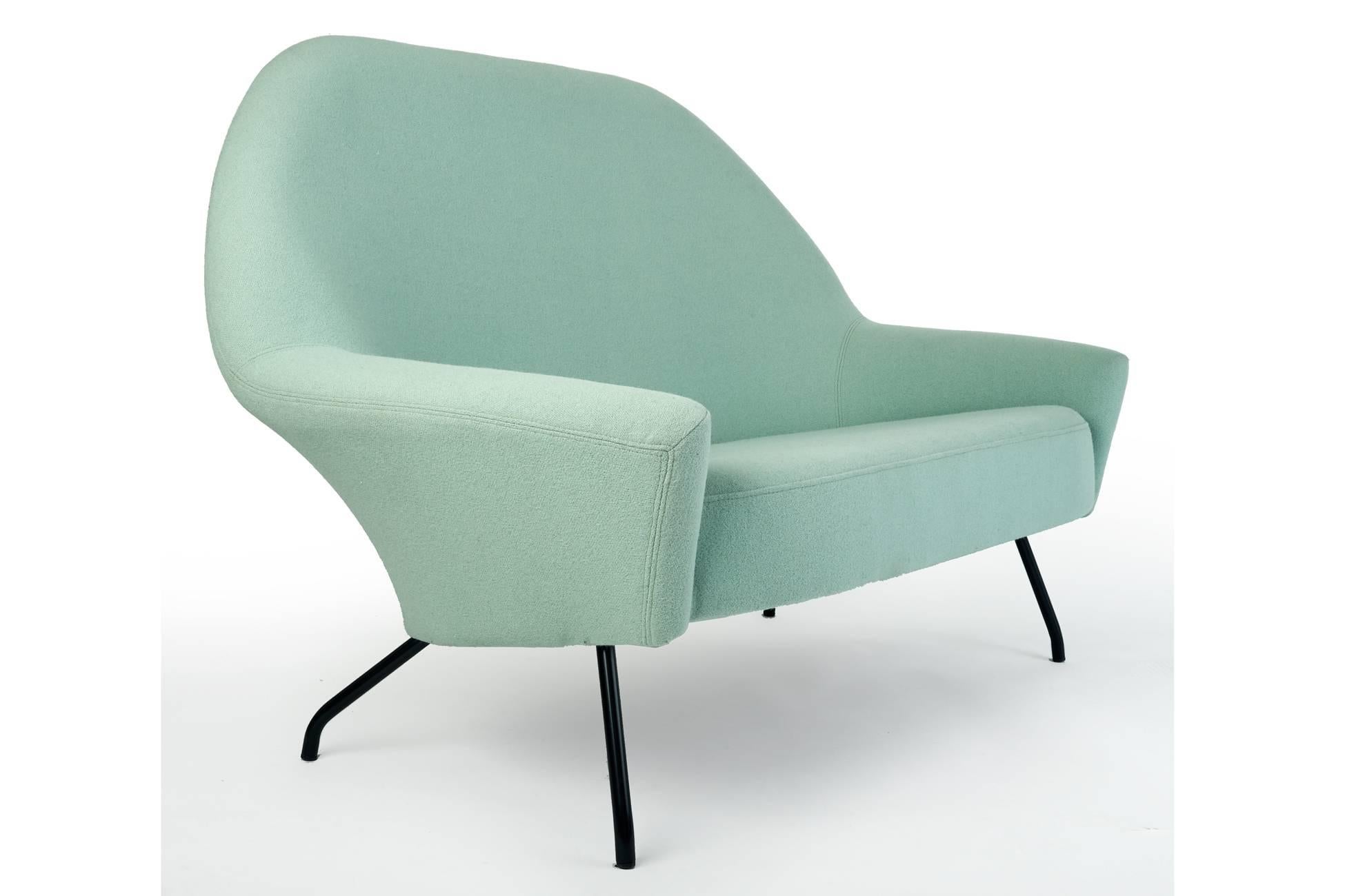 Joseph-André Motte (1925-2013)

Important, sculptural model 770 couch by Joseph-André Motte for Steiner. With a sinuous high back and dramatic winged armrests upholstered in linden green wool, supported by playfully slanted and curved black enameled