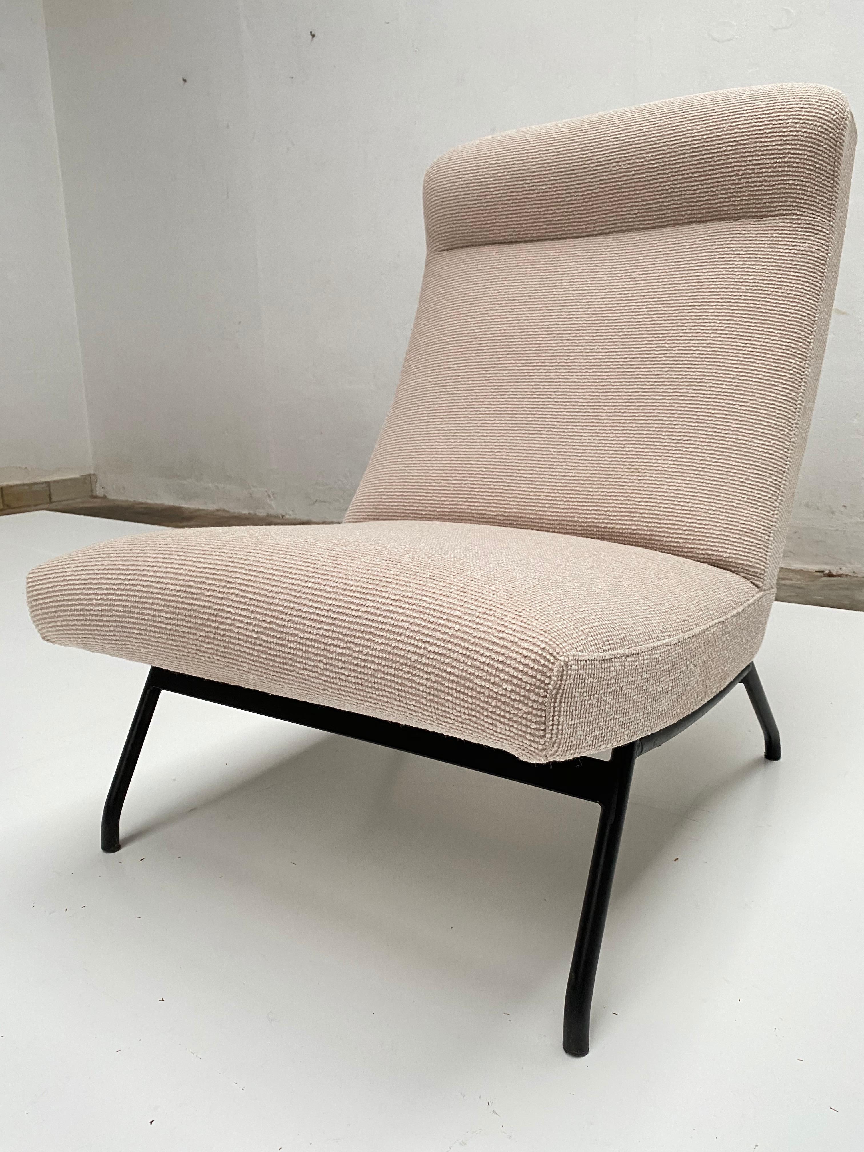 A French 1950s classic easy chair by Joseph Andre Motte for Steiner

We restored this lounge chair with new interior Latex rubber foam and a period matching De Ploeg wool fabric

Ready for a new home!

Photo's 8 to 14 show the chair unrestored