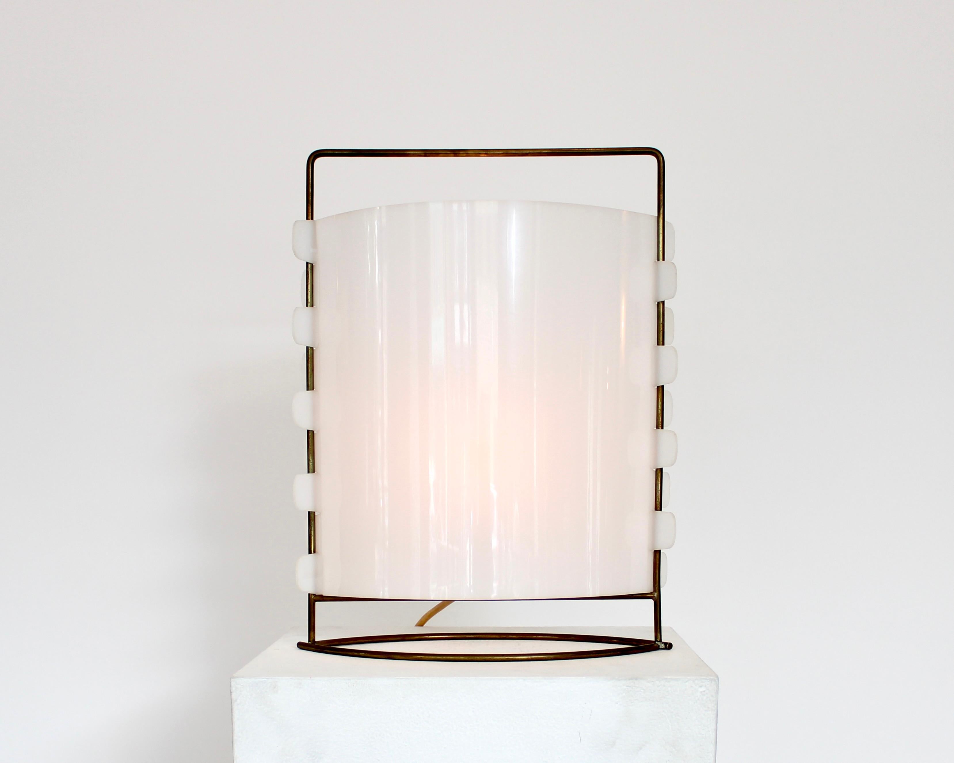Joseph Andre Motte M5 Model Tischlampe Entworfen c1958 Herausgegeben von Disderot (Französisch) im Angebot