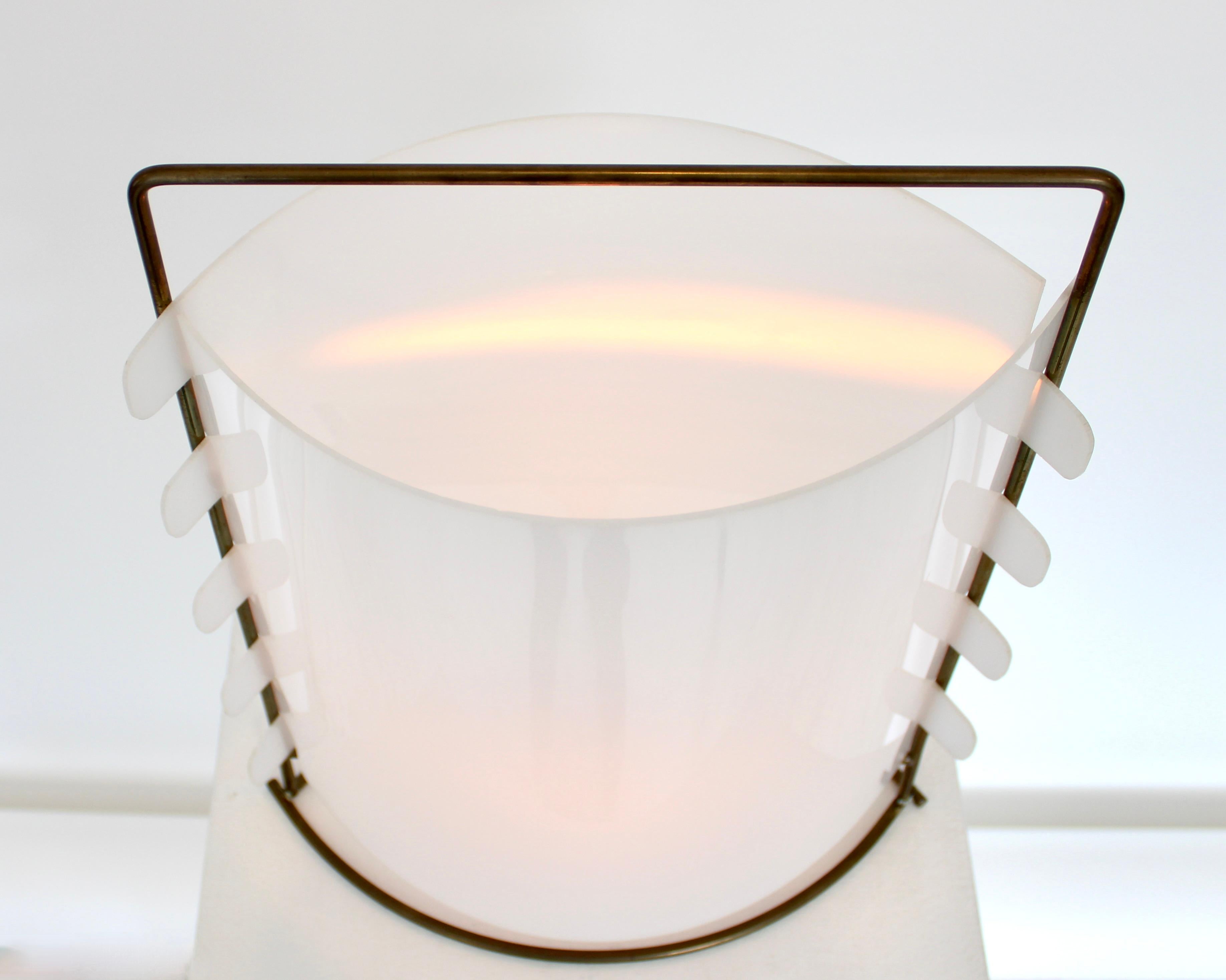 Joseph Andre Motte M5 Model Tischlampe Entworfen c1958 Herausgegeben von Disderot im Angebot 1