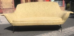 Canapé français de style Joseph Andre Motte en tissu jaune, 1950