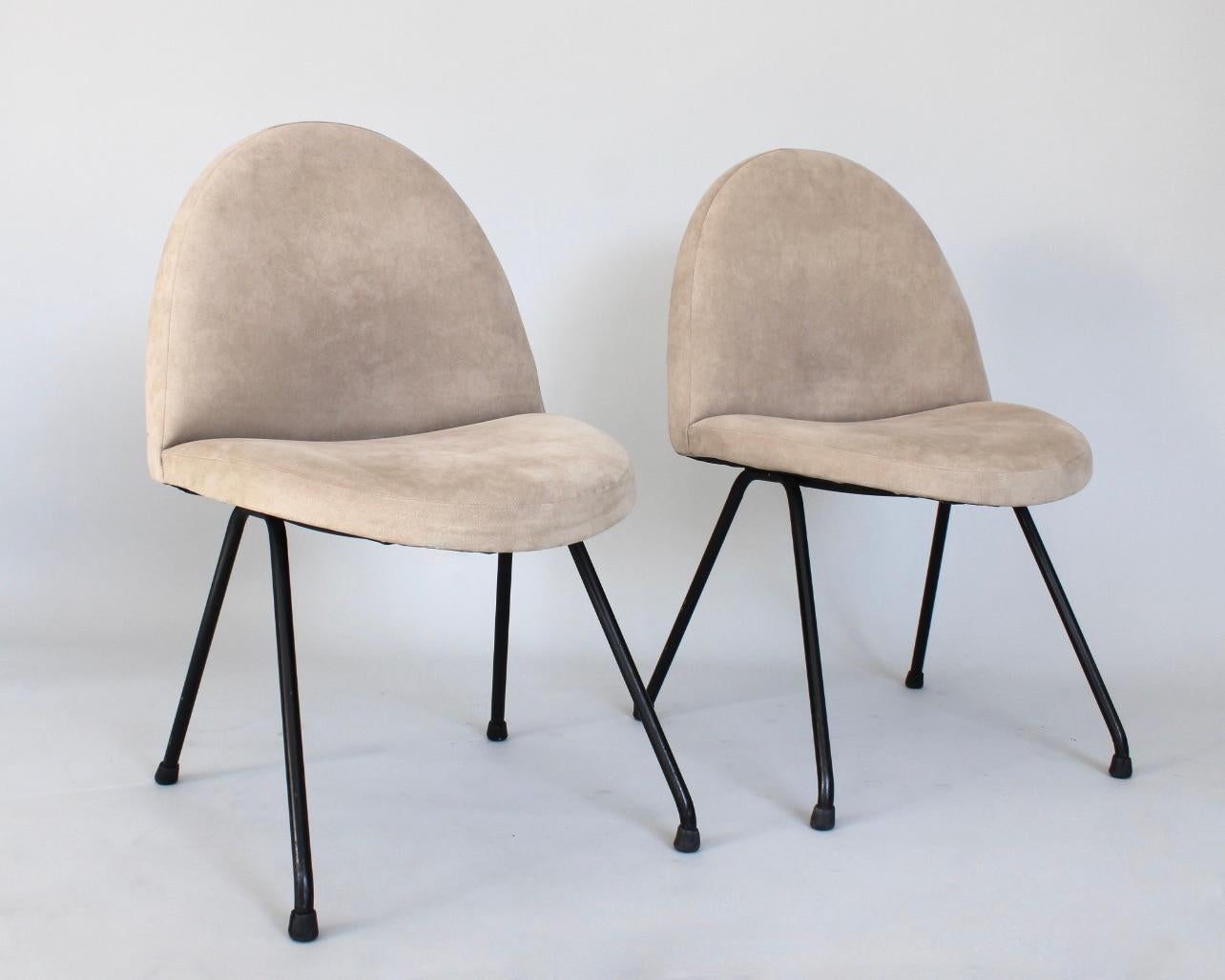 Pair of dining chairs by Joseph-Andre Motte the model 771 Tongue Chair reupholstered in tan suede. Black enameled steel base and legs.
These chairs were designed in 1954 by Joseph-André Motte for Steiner France, as part of his series for Steiner.