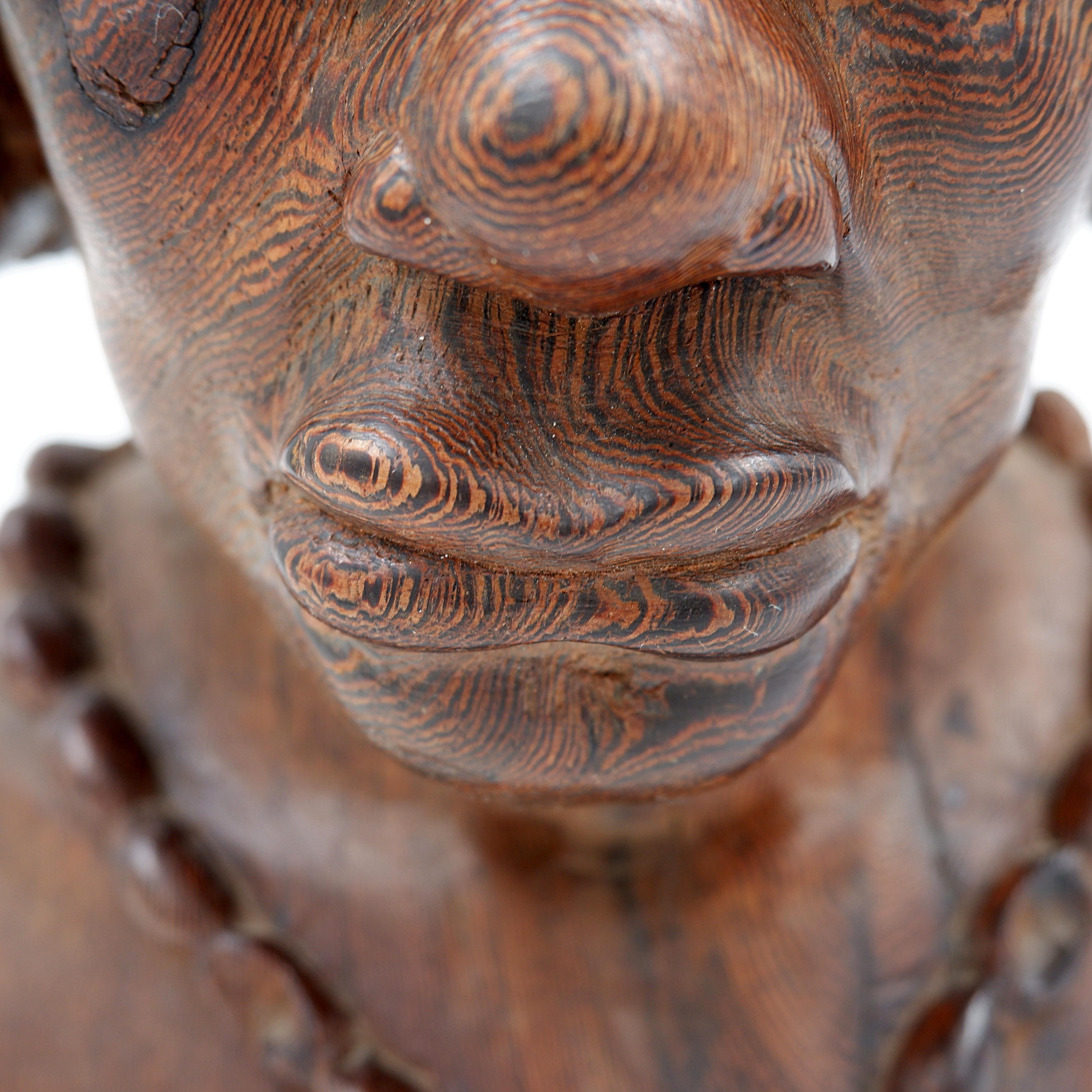 Joseph Bansimba Busto africano scolpito in wengé - 20° secolo
Arte africana - Decorazioni etniche
Misure: 30x16cm H. 21,5cm 
Materiale : Wengè 