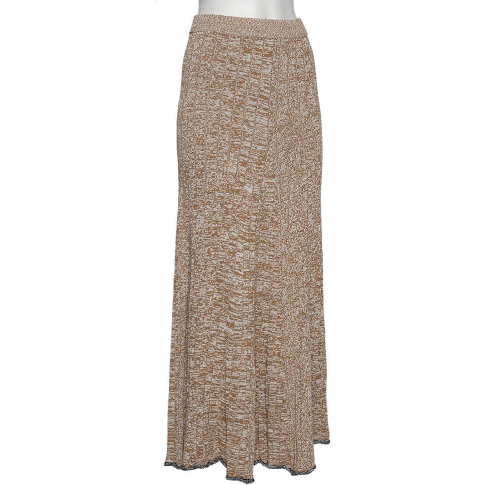 Elevate your look by wearing this gorgeous maxi skirt from Joseph that comes in a beige hue. The ribbed knit skirt has an elegant silhouette and is perfect for those cozy evenings outdoors. Team it with a crop top and sandals for that chic appeal!

