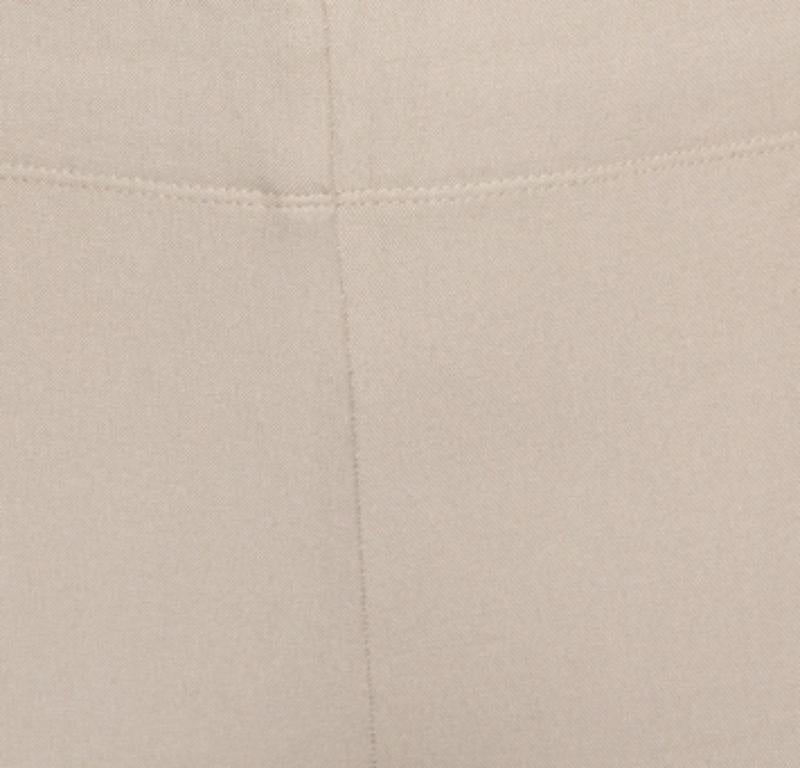 These leggings from Joseph are just perfect to embrace comfort, the luxury way. Made from stretchable fabrics, the leggings will assist your style for years. The pair will give you a fabulous fit and you can wear it with casuals.