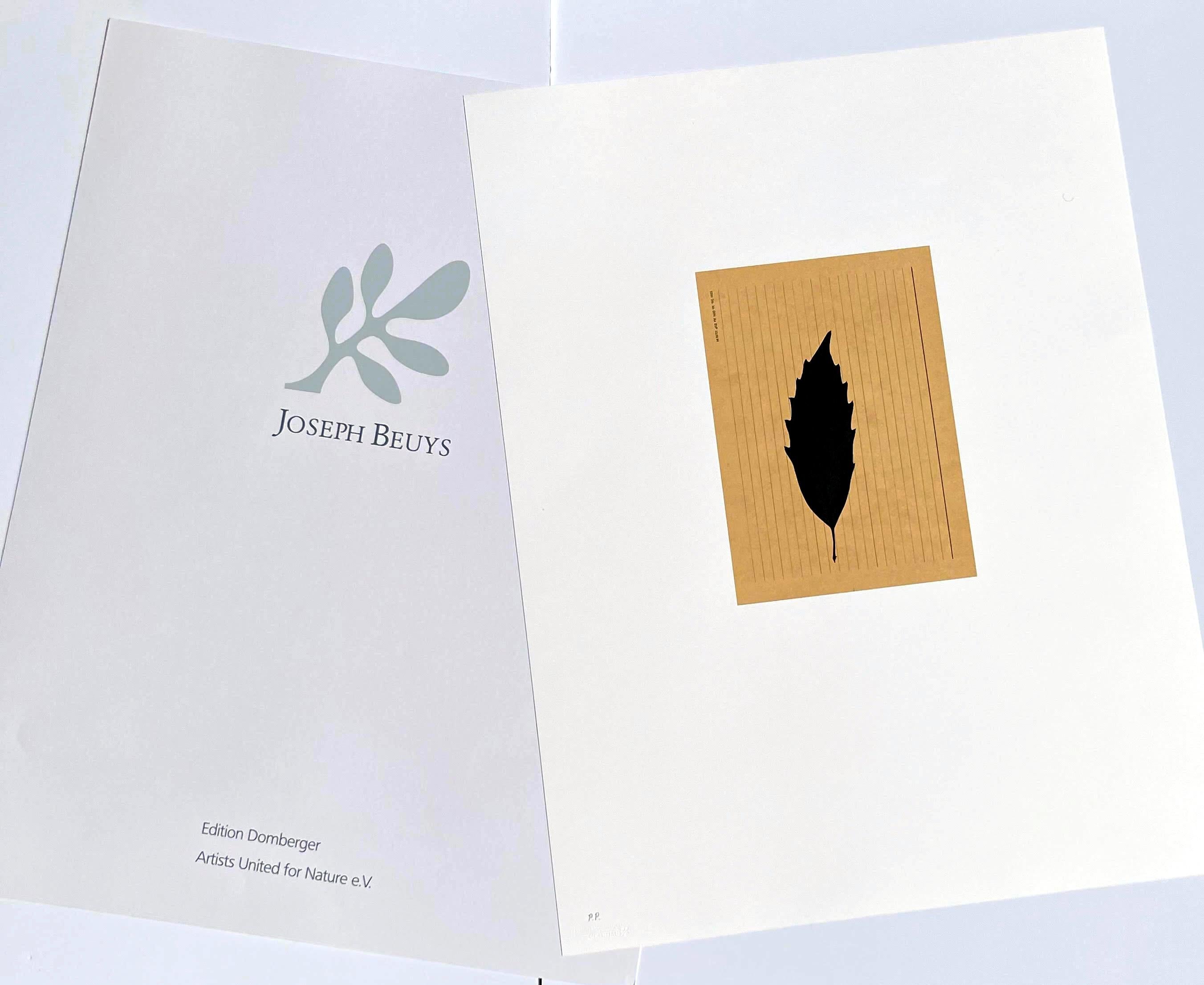 Joseph Beuys Abstract Print – Blatt auf Karteikarte, aus dem Portfolio Columbus: Auf der Suche nach einem neuen Morgen