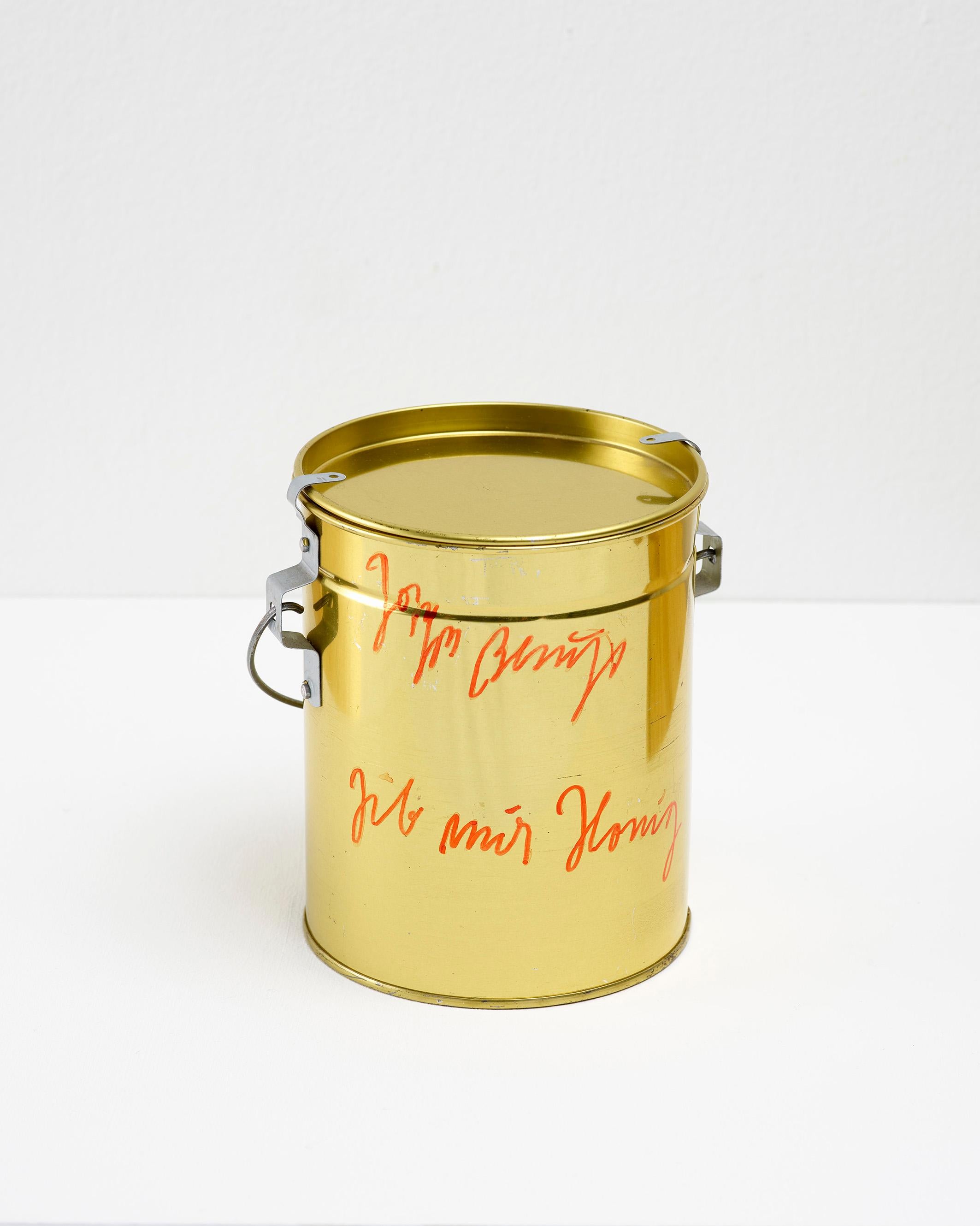 "Give me honey", original multiple, signed by Beuys, edition of 12 - Sculpture by Joseph Beuys