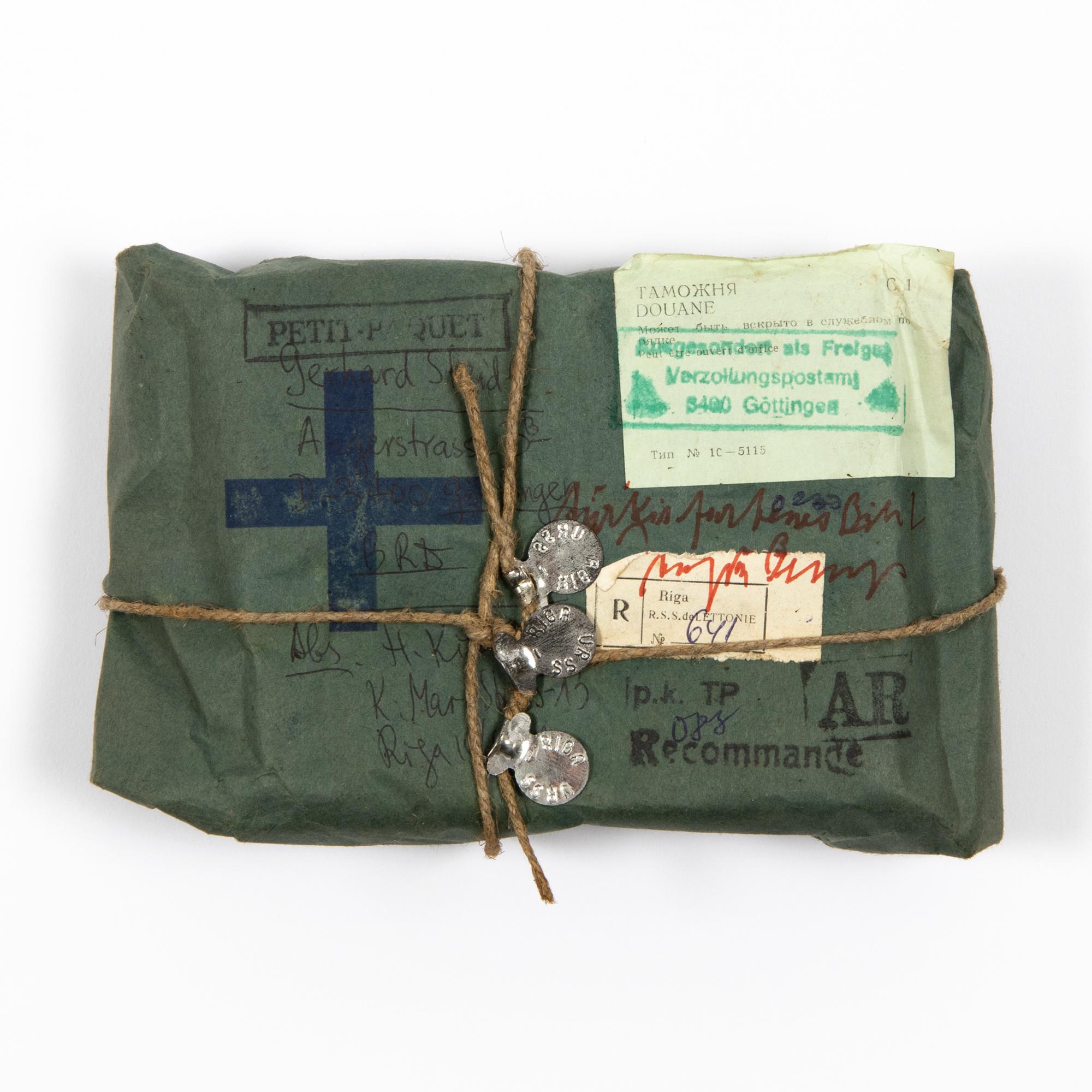 Joseph Beuys (German, 1921-1986)
Türkisfarbenes Bild, ca. 1974
Medium: Kraft paper, rope, pencil, ink, stamps, stickers and metal tags
Dimensions: 5 x 18.5 x 12.3 cm
Unique artwork: Hand-signed and titled
Condition: Very good