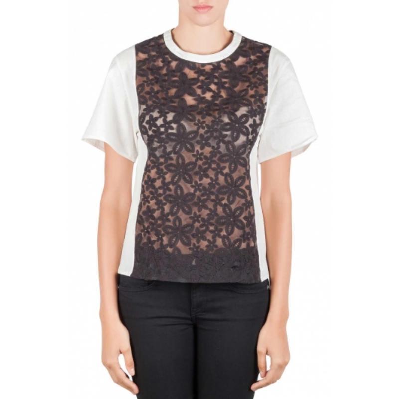 Il top di Joseph è realizzato in cotone e nylon in una combinazione di colori bianco e nero. Presenta un design in pizzo floreale, uno scollo rotondo e maniche corte. Abbinalo a jeans e sandali piatti per un look casual e chic.