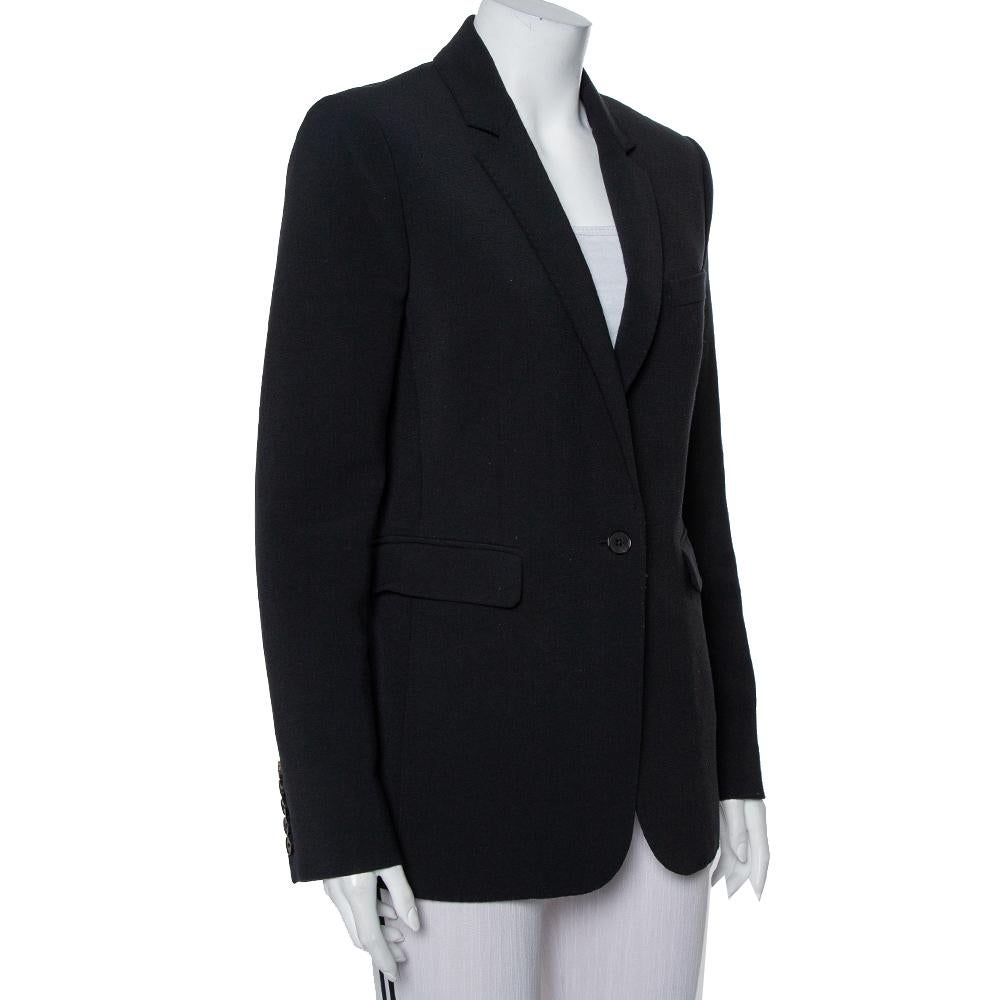 Cast your impeccable formal style in this Joseph blazer. Tailored in crepe fabric, this elegant creation flaunts notched lapels with a buttoned closure and three pockets. The long sleeves and perfect fitting of this blazer promise a striking
