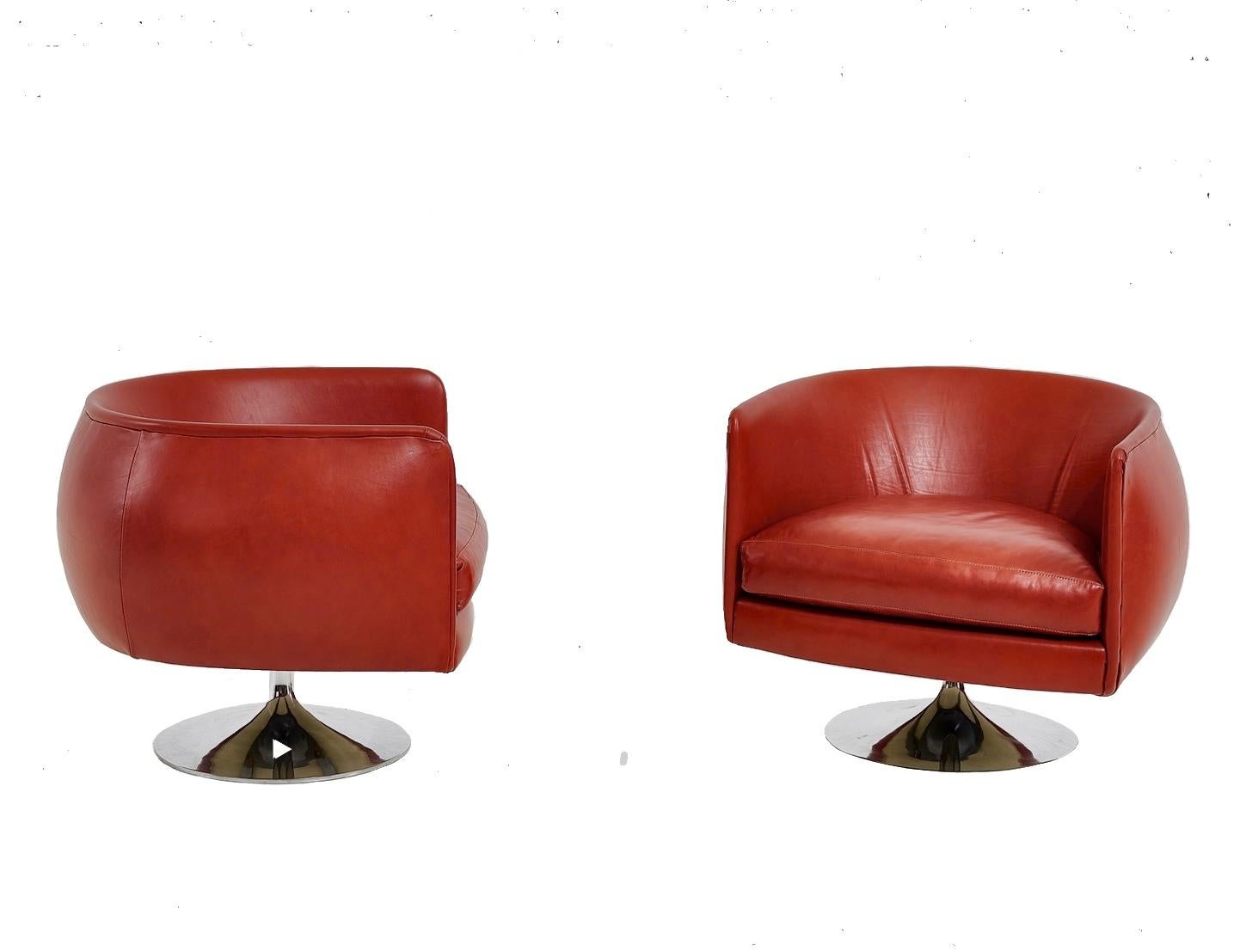 Joseph D'Urso pair leather Swivel lounge chairs, Knoll
1980.