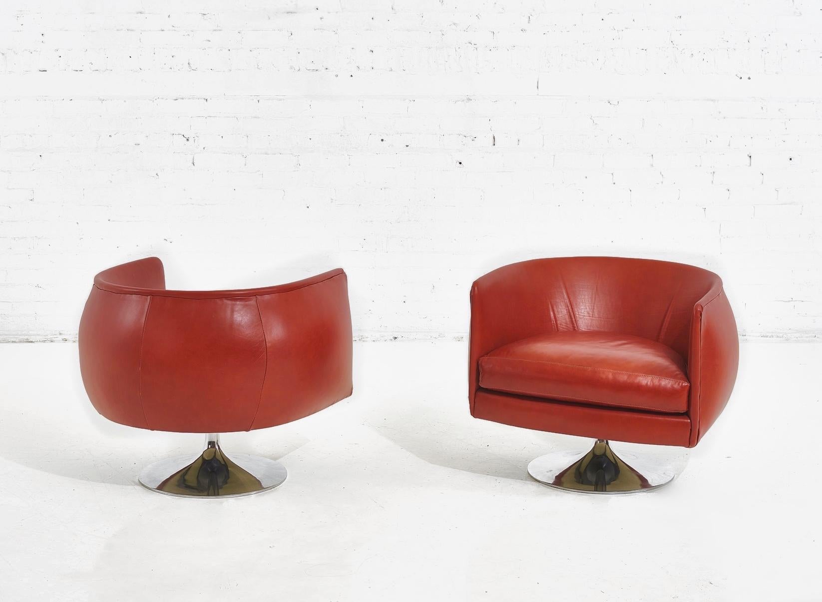 American Joseph D'Urso Pair Leather Swivel Lounge Chairs, Knoll, 1980