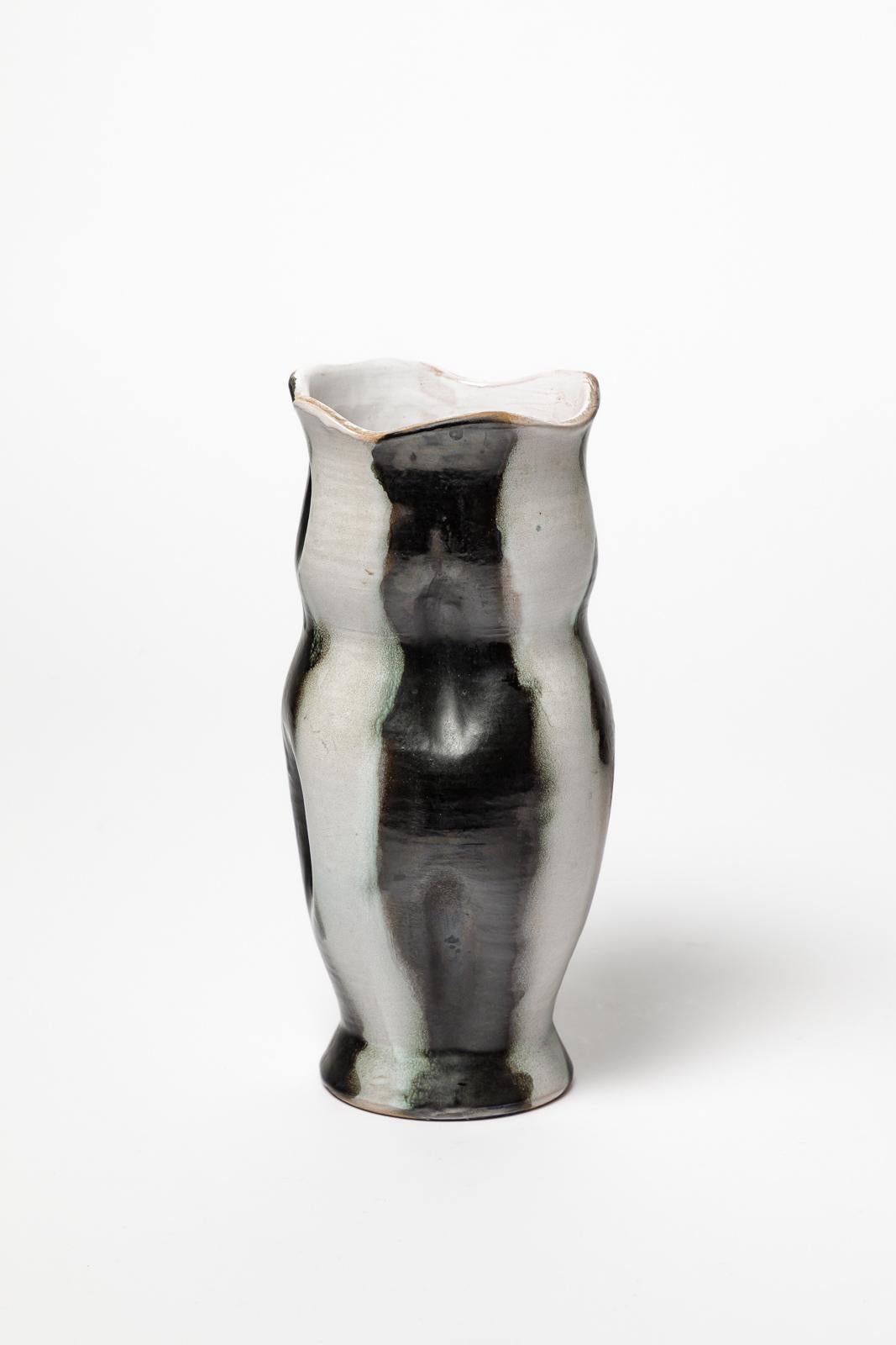 Joseph Elie

20e siècle design unique production artisanale 

Vase en céramique blanc et noir

Signé

original en parfait état

hauteur 24 cm
Grand 10 cm