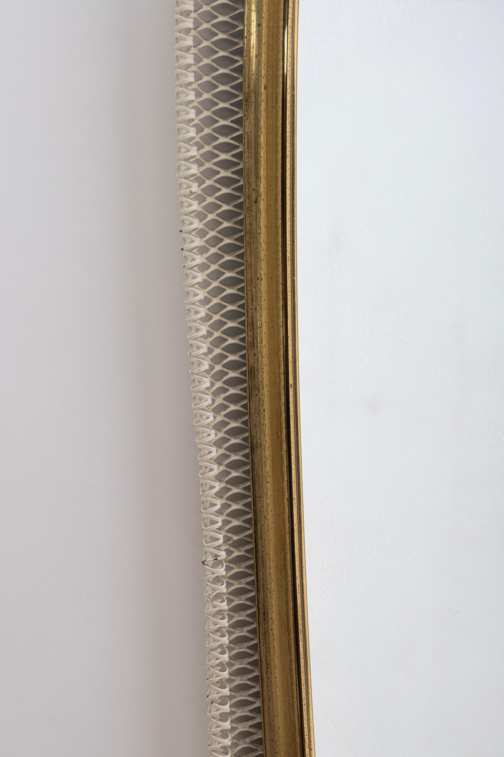 Milieu du XXe siècle Miroir suédois de style Joseph Frank, vers 1960 en vente