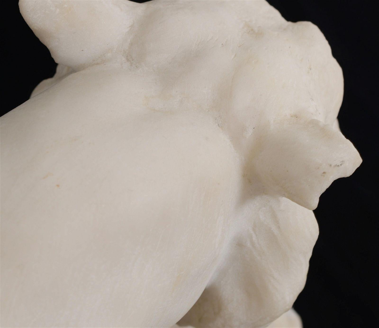 Sculpté à la main  Sculpture italienne en marbre de Joseph Frugoni représentant un lion chevauchant en vente