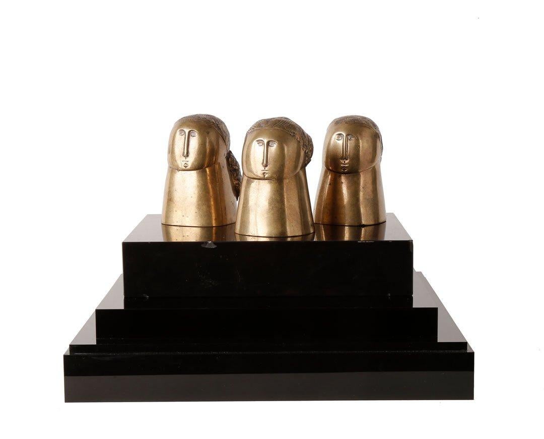 Joseph Glasco (Amerikaner, 1925-1996)
Drei Köpfe
Bronze
Jeweils mit gegossenen Initialen auf der Rückseite
Jedes: 3,75 x 2,5 x 2,25 Zoll
Sockel: 1,75 x 8 x 6 Zoll
Schachtel: 12 x 10,5 x 10,5 Zoll

Joseph Glasco wurde in Paul's Valley, Oklahoma,