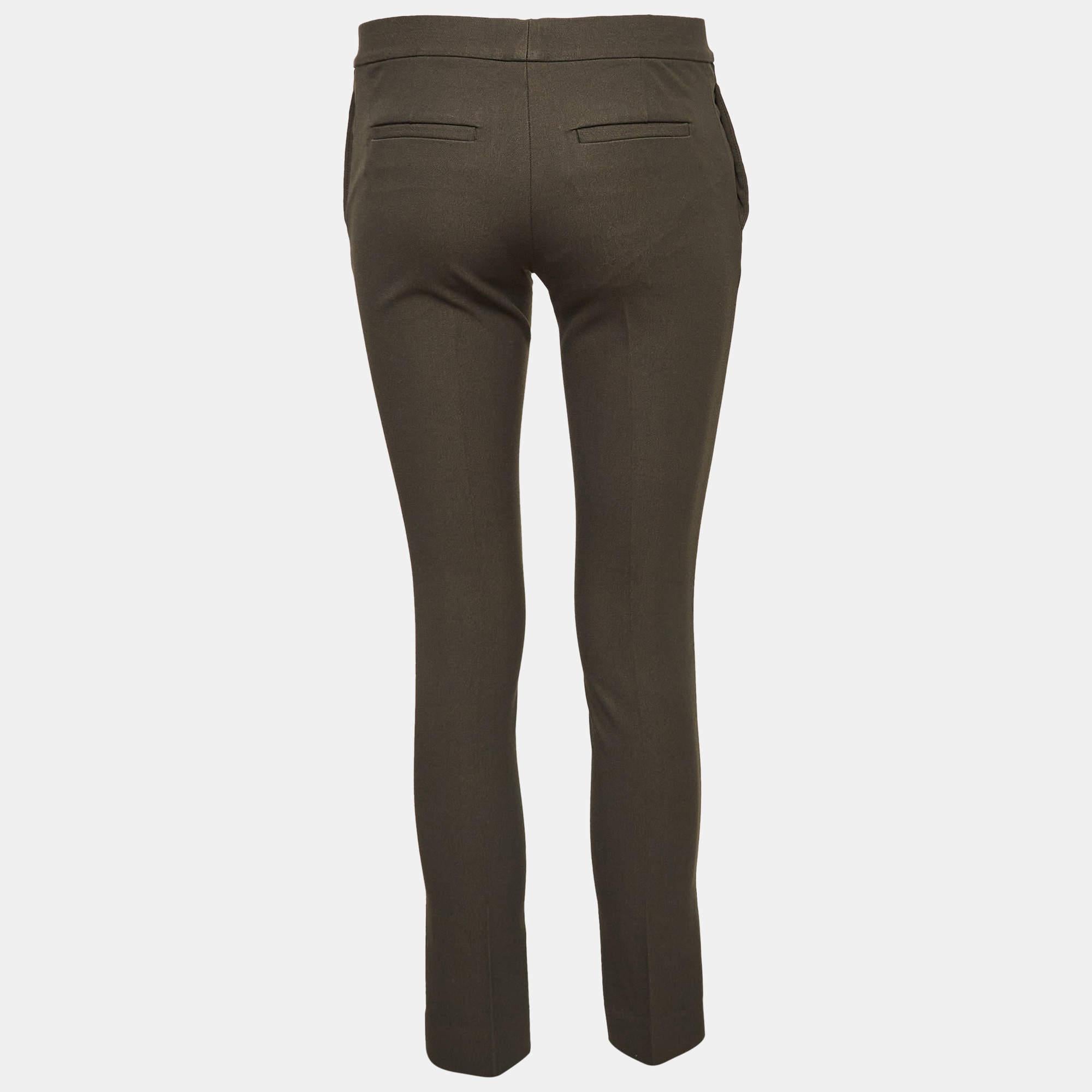 Tadellos geschneiderte Hosen gehören zu einer gut sortierten Garderobe. Diese Designerhosen sind fein genäht, um Ihnen den gewünschten Look und ganztägigen Komfort zu bieten.