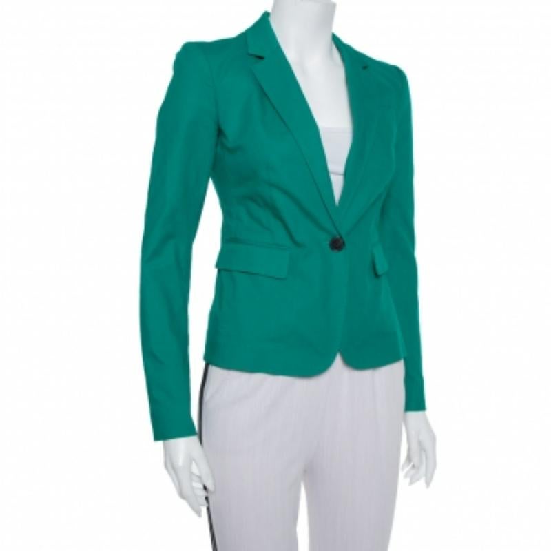 This blazer from Joseph is one item your closet will love! Made from a cotton blend, it carries a lovely green hue, notched lapels, a front button fastening, a chest pocket, twin flap pockets, and long sleeves. Cut into a silhouette that is feminine