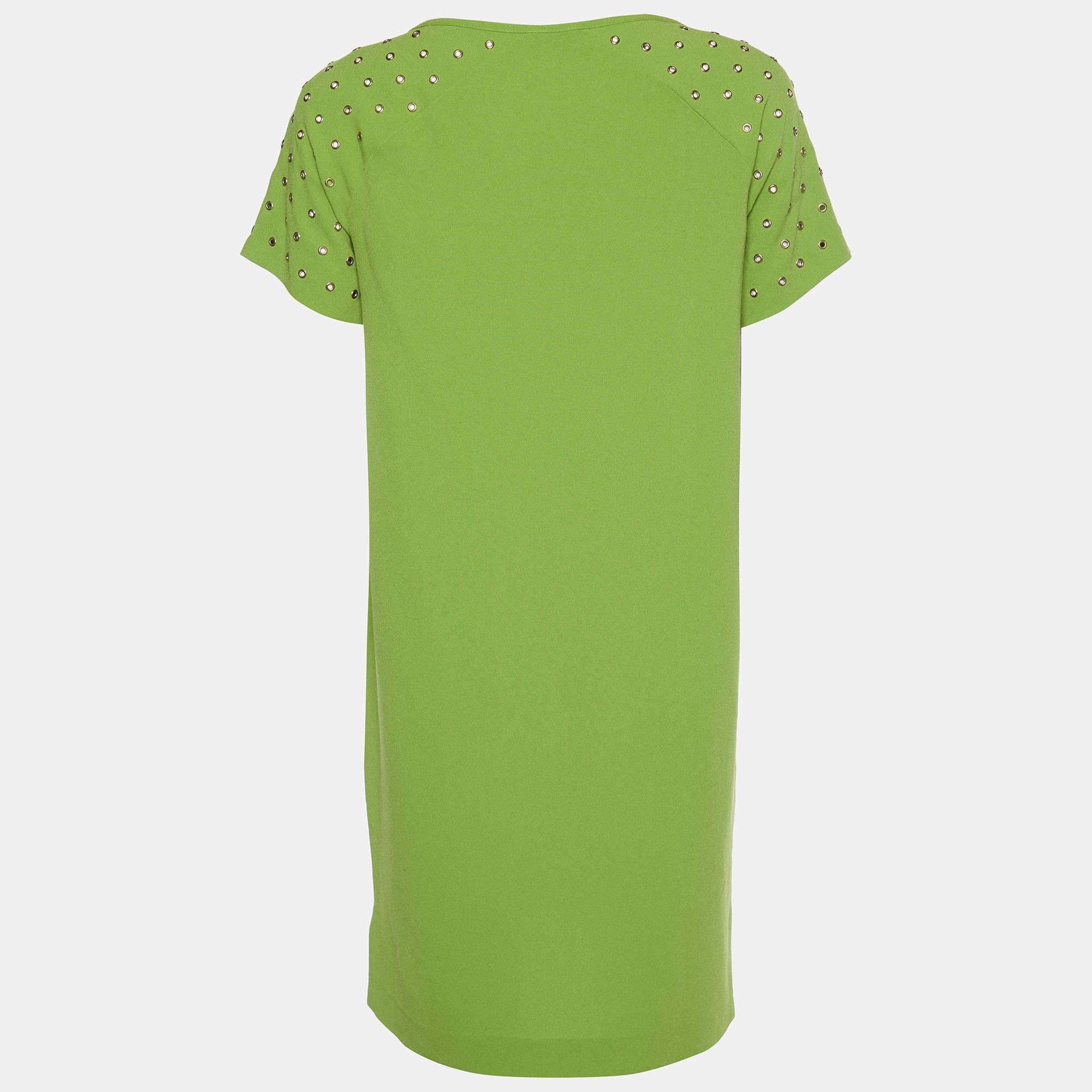 Exhibit a stylish look by wearing this beautiful Joseph dress. Tailored using fine fabric  this dress has a chic silhouette for a framing fit. Style the creation with chic accessories and pumps.