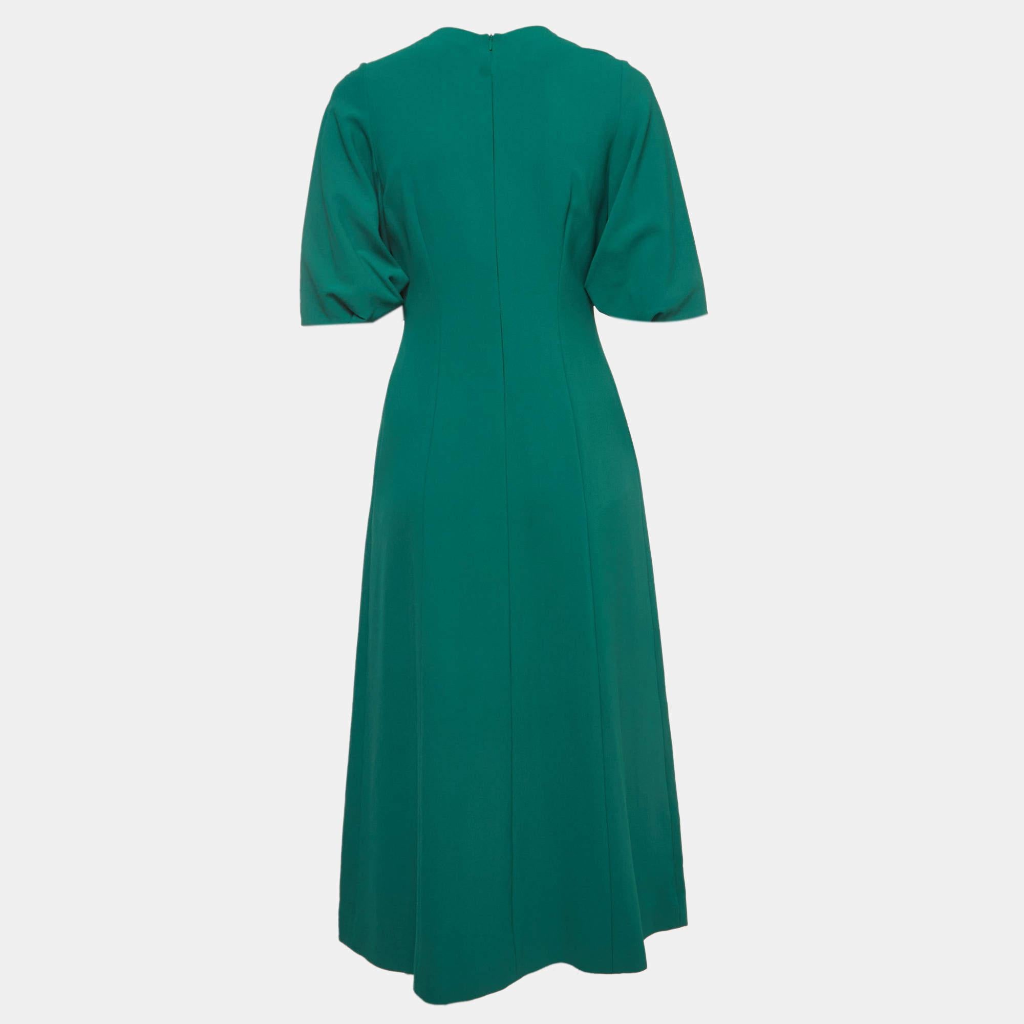 Exhibit a stylish look by wearing this beautiful designer dress. Tailored using fine fabric, this dress has a chic silhouette for a framing fit. Style the creation with chic accessories and pumps.

