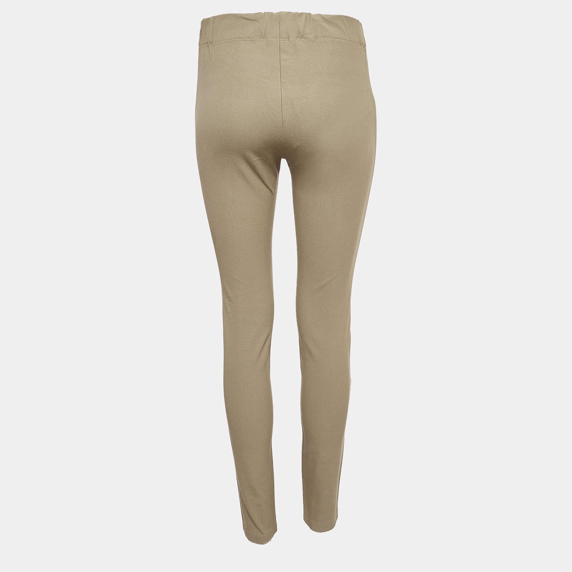 A more comfortable alternative to jeans or pants leggings are a closet must have. This Joseph design is made from gabardine fabric and cut to offer a fabulous fit.