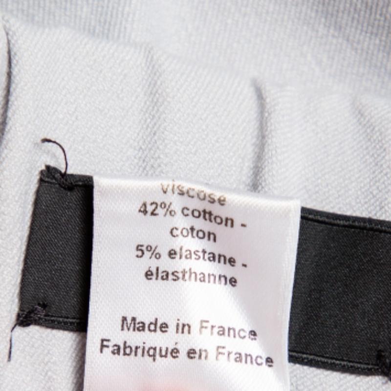 A more comfortable alternative to jeans or pants, leggings are a closet must-have. This Joseph design is made from gabardine and cut to offer a great fit. The pair features a clean design and a soft grey hue.