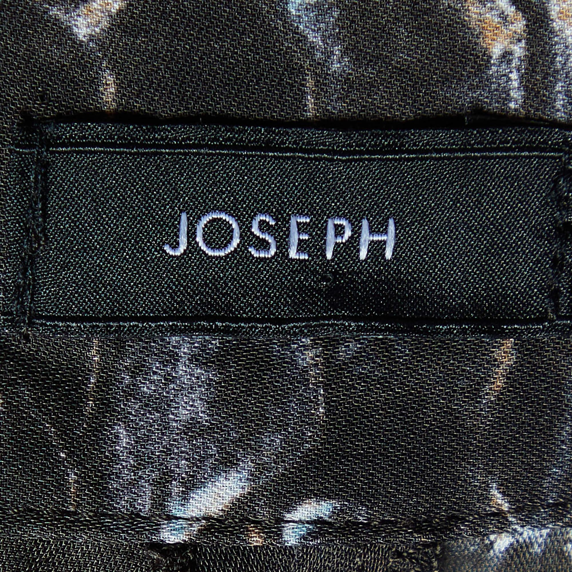 Joseph Pantalones de seda con estampado de reptil de agua gris M en Nuevo estado para la venta en Dubai, Al Qouz 2