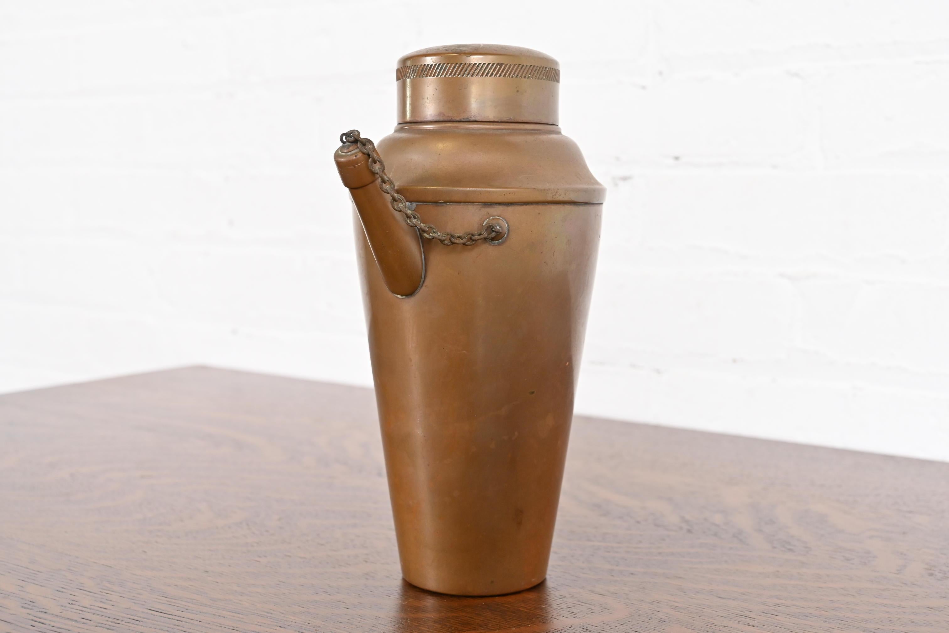 A fantastic Arts & Crafts copper cocktail shaker

By Joseph Heinrichs

USA, Early 20th Century

Measures: 3.75