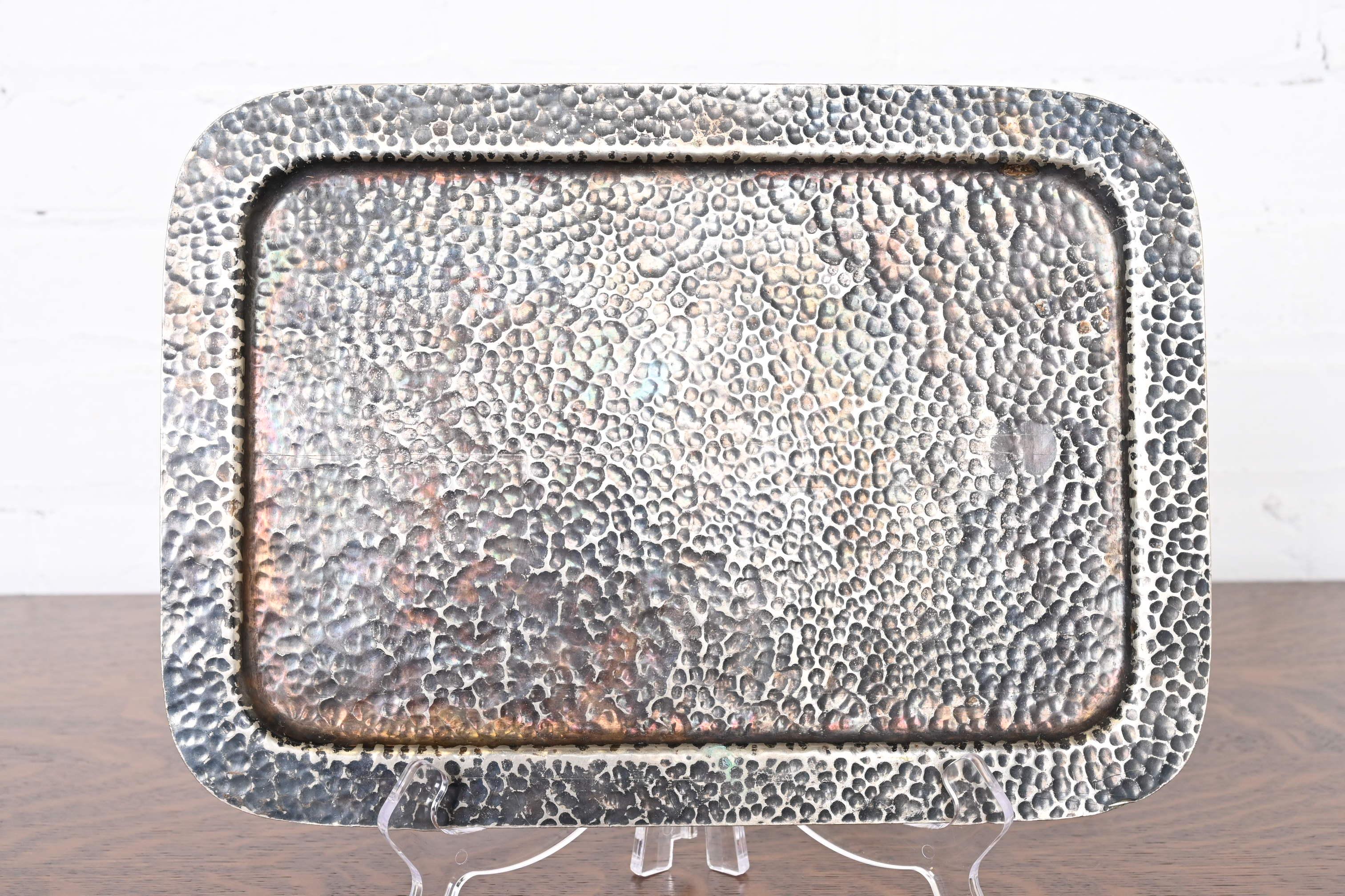 Bandeja para bebidas de plata martillada a mano Joseph Heinrichs Arts and Crafts Artes y manualidades en venta