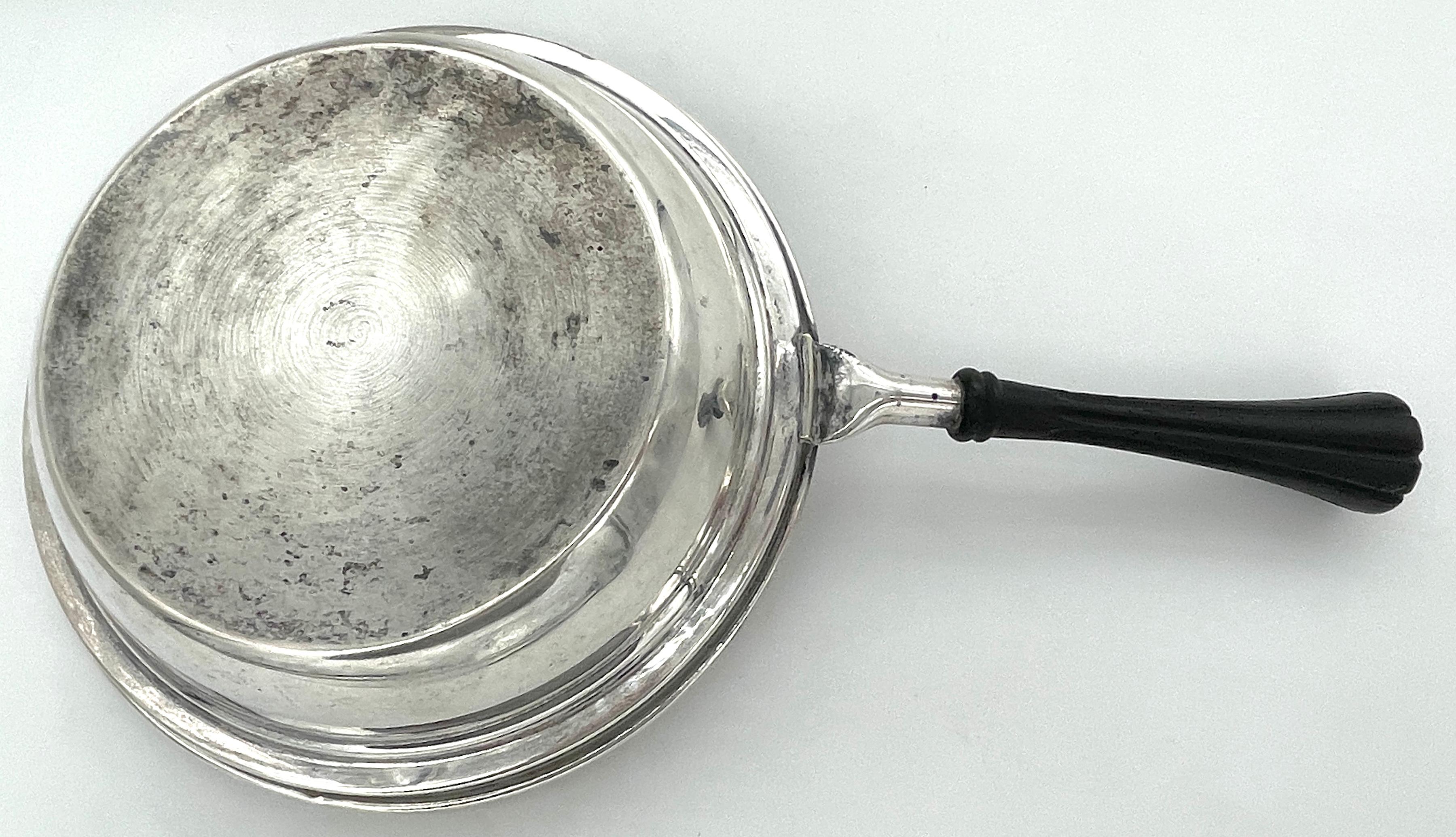 Chafing dish en métal argenté et ébène à 3 lapins, Circa 1904, Joseph Heinrichs en vente 4