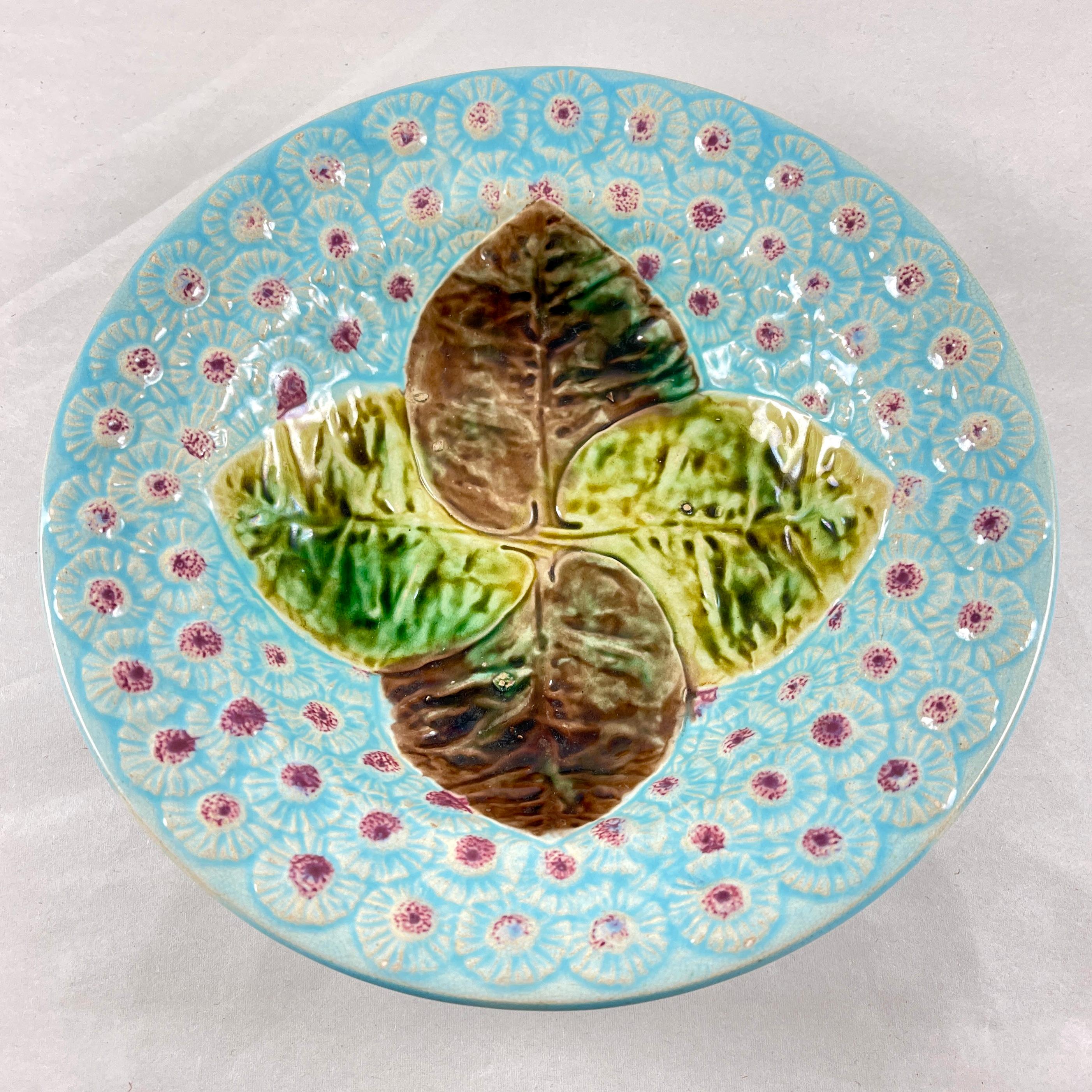 Mouvement esthétique Joseph Holdcroft English Majolica Leaf & Dandelion Majolica Bowl (bol en majolique avec feuilles et pissenlits) en vente