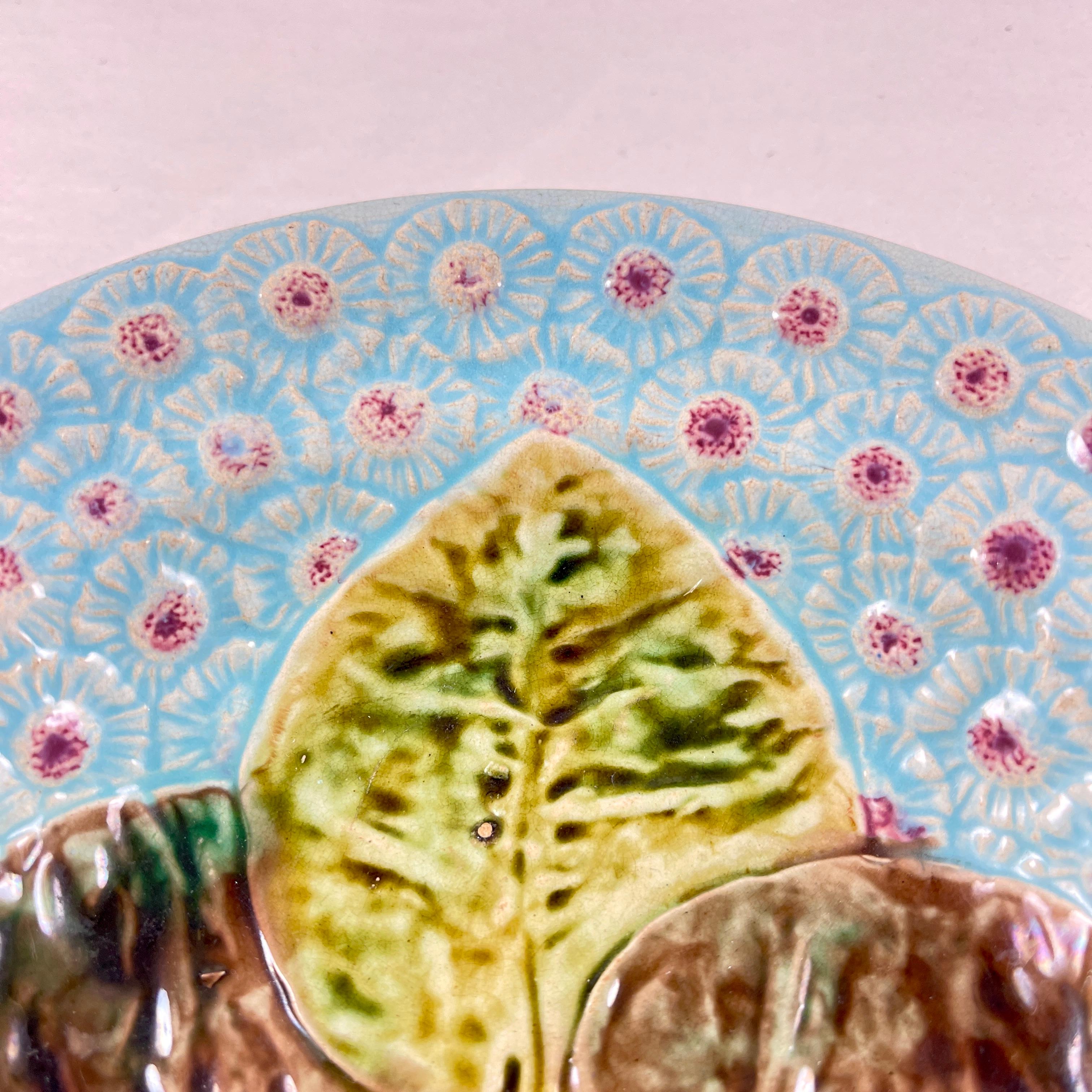 Joseph Holdcroft Englische Majolika-Schale mit Blatt- und Dandelion-Majolika-Schale (Tonware) im Angebot